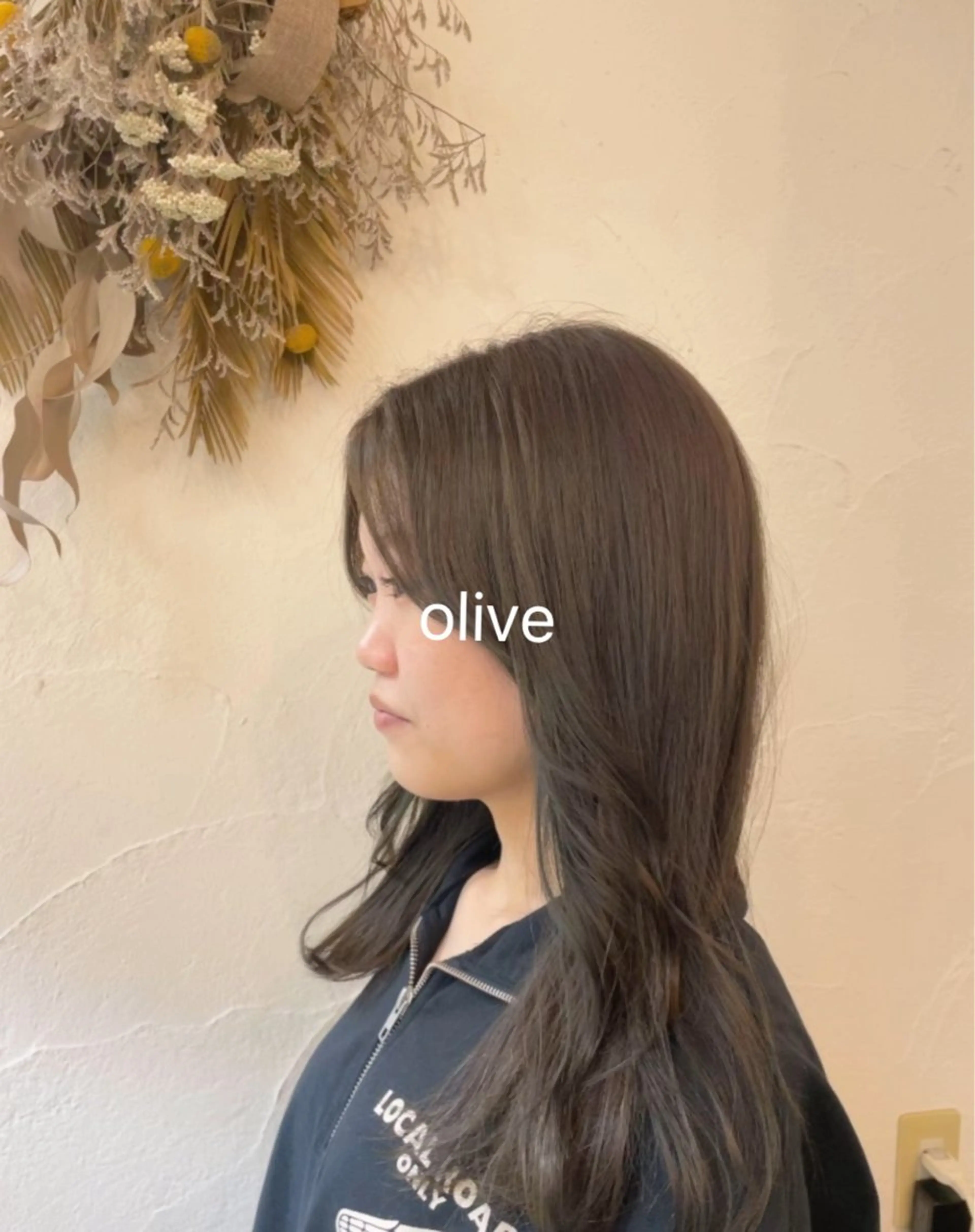 セミロング カラー ヘアアレンジ オリーブカラー Hair muse'e所属・加藤 愛鈴のヘアスタイル