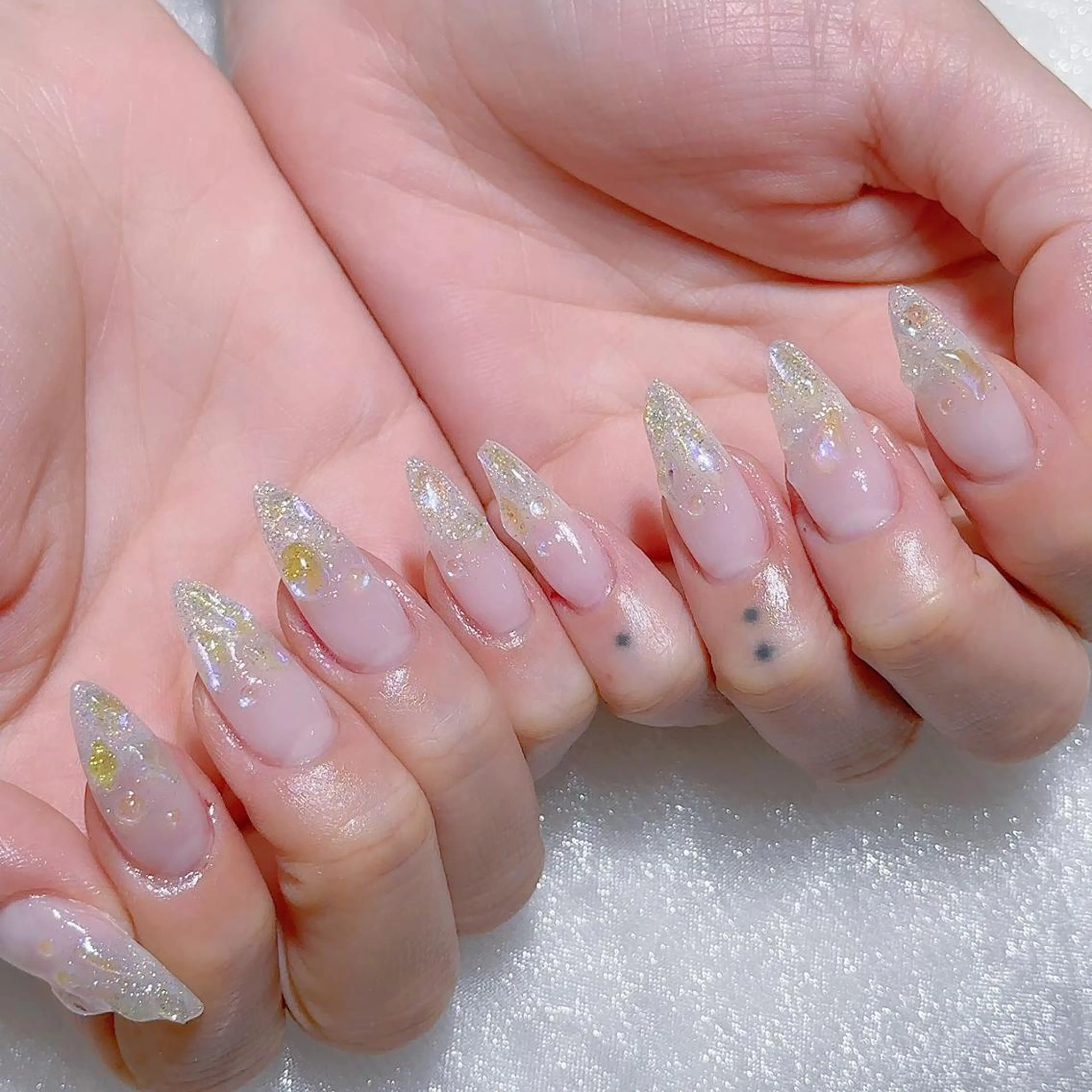 ネイル チークネイル ジェルネイル キラキラネイル マグネットネイル 持ち込み ハンドネイル Queens マオのネイルデザイン