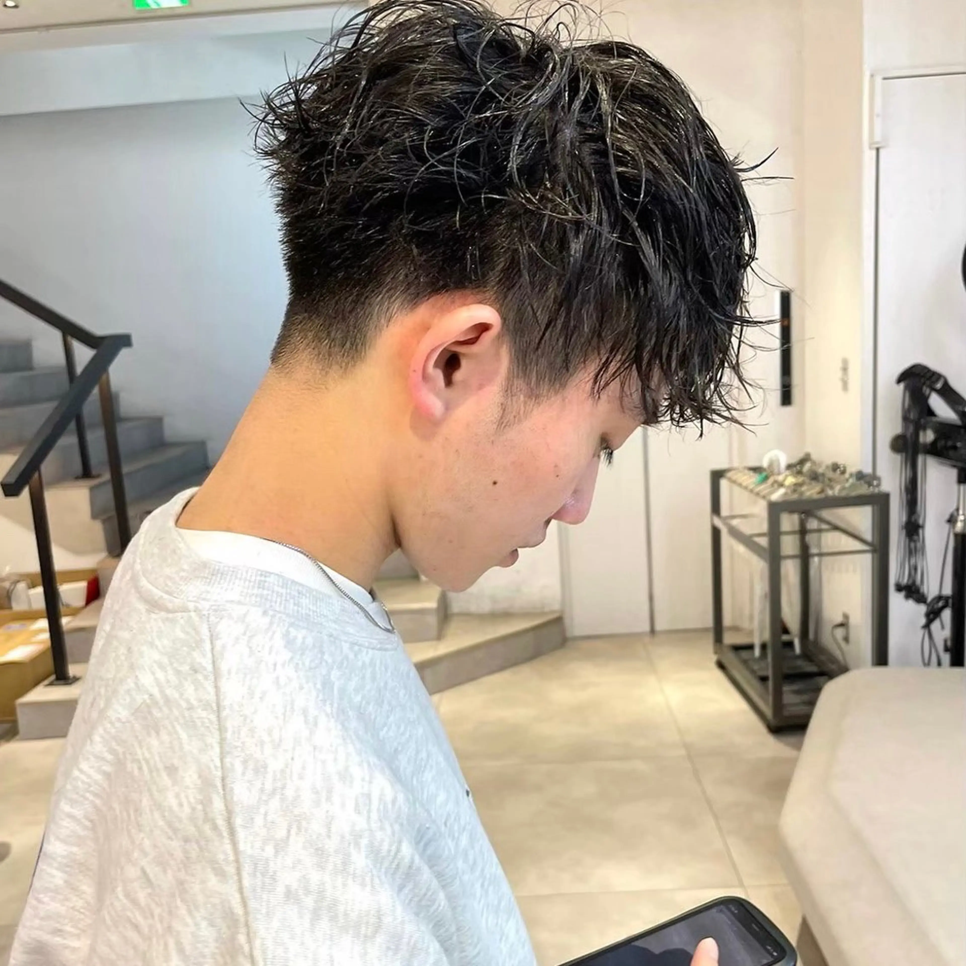 ショート メンズ メンズブリーチ メンズハイトーン メンズ韓国風 韓国風カラー 髪質改善 emu所属・けいこ🍊ニュアンス ネイル/個性派ネイルのネイルデザイン