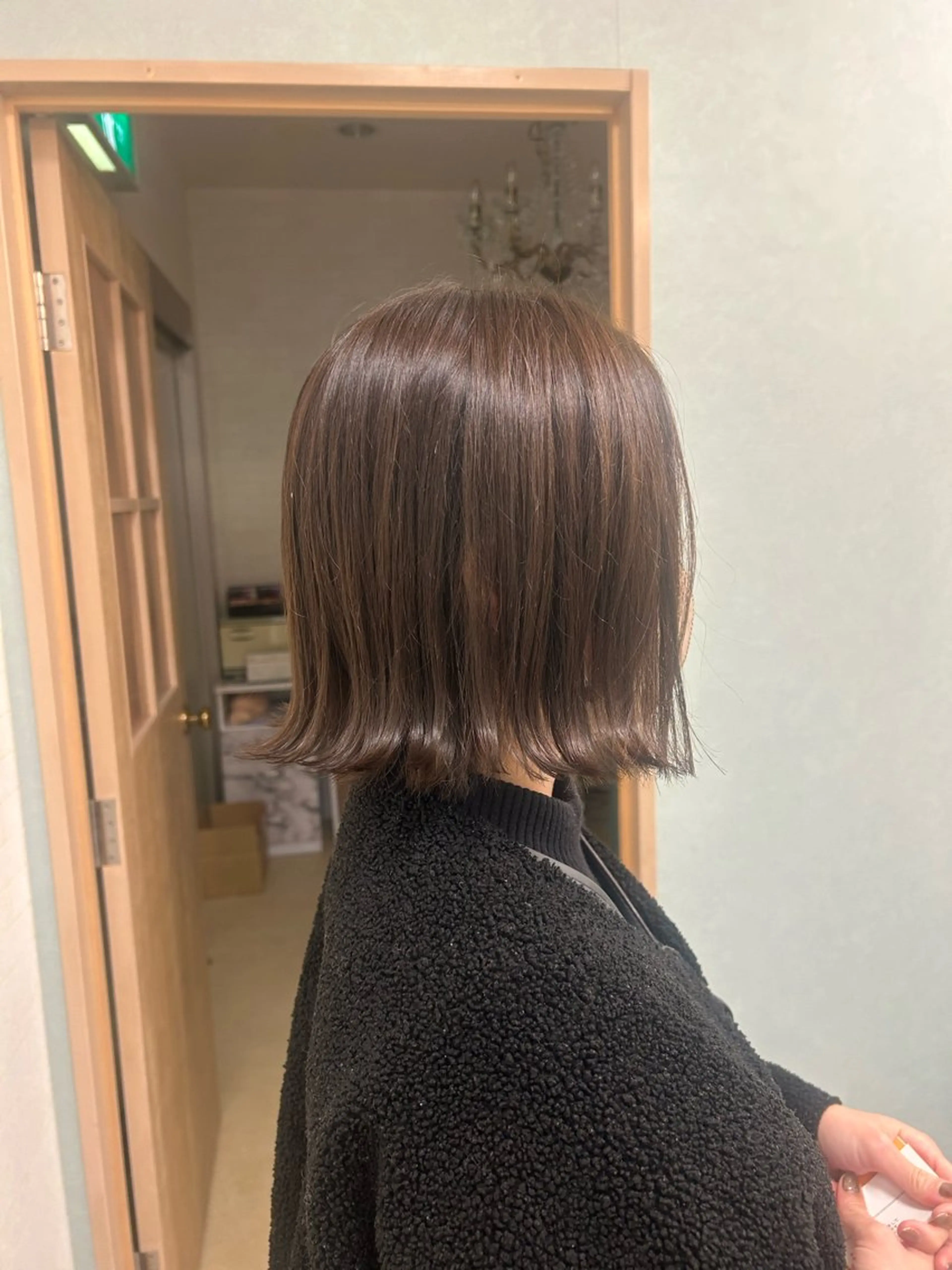 ショート 切りっぱなしボブ アッシュ アッシュブラウン ボブ 外ハネヘア カット ヘアカラー 瀧 葉月のマツエク・マツパデザイン