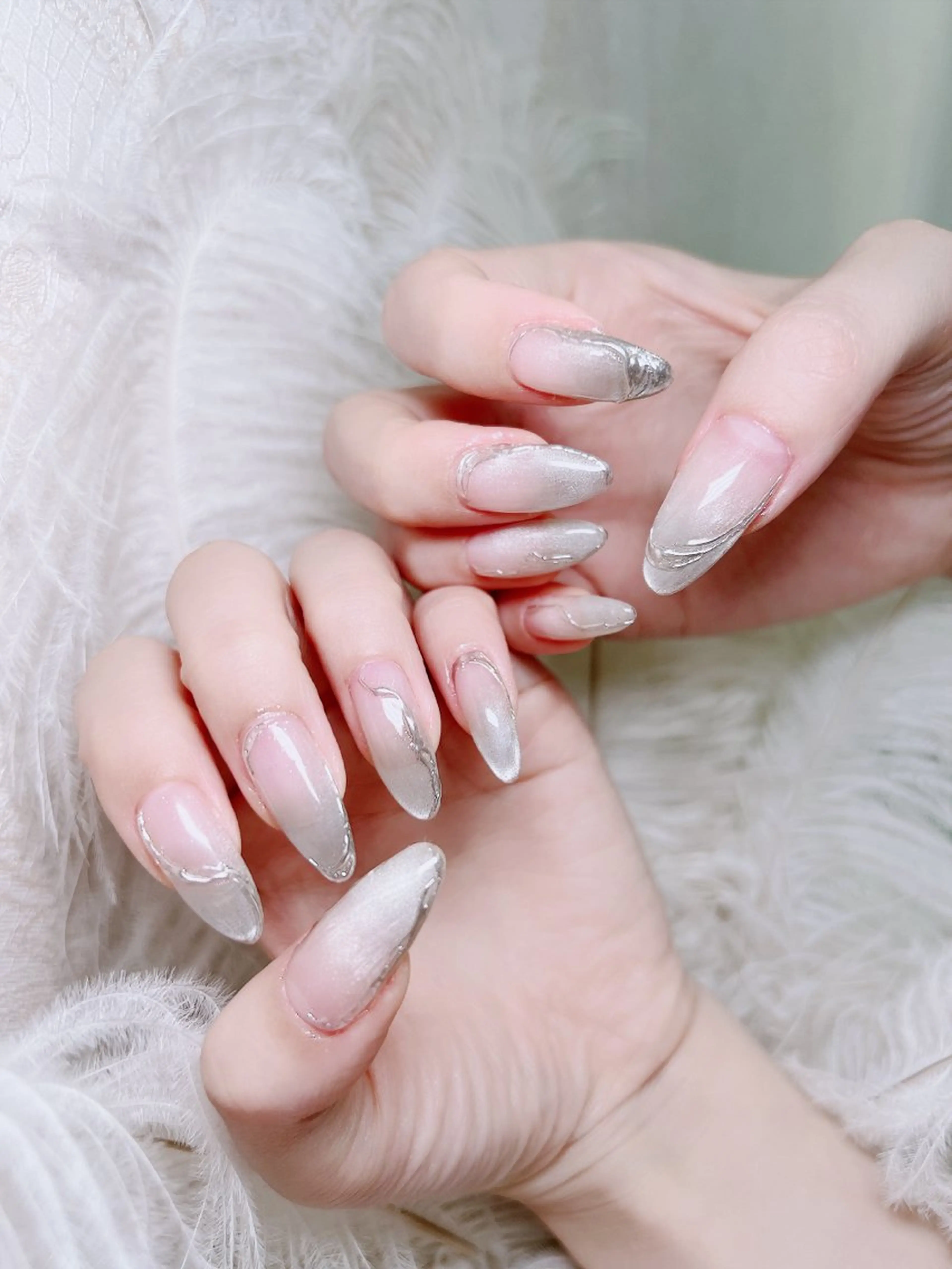 ネイル アートネイル グラデーション マグネットネイル ミラーネイル ハンドネイル Ubuntu🎀 ネイルサロン✨のネイルデザイン