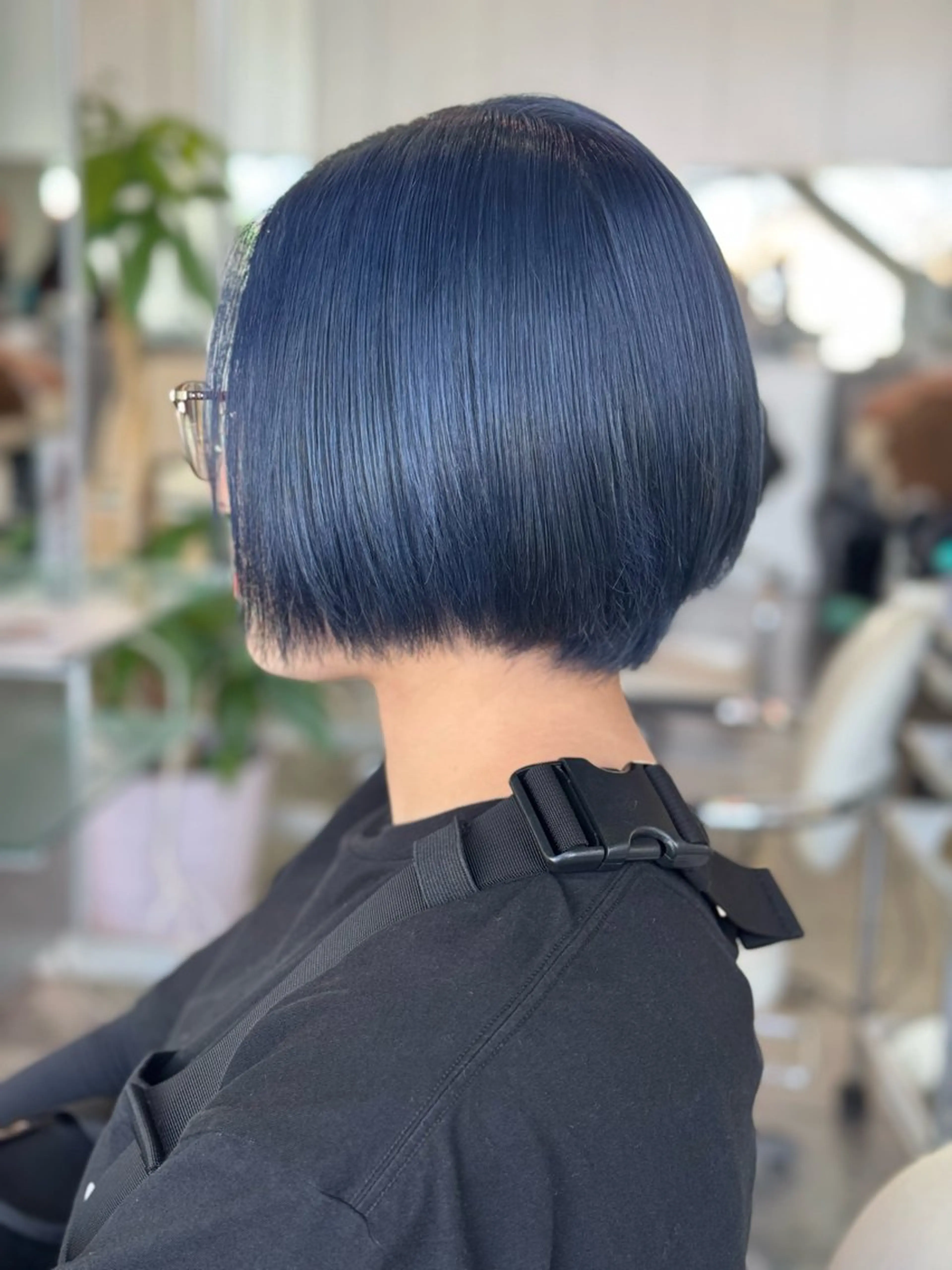 ショート カラー ブリーチ ブルーカラー ネイビーカラー カット ヘアカラー トリートメント 🫧ヒシダアキ /taboo🫧のヘアスタイル