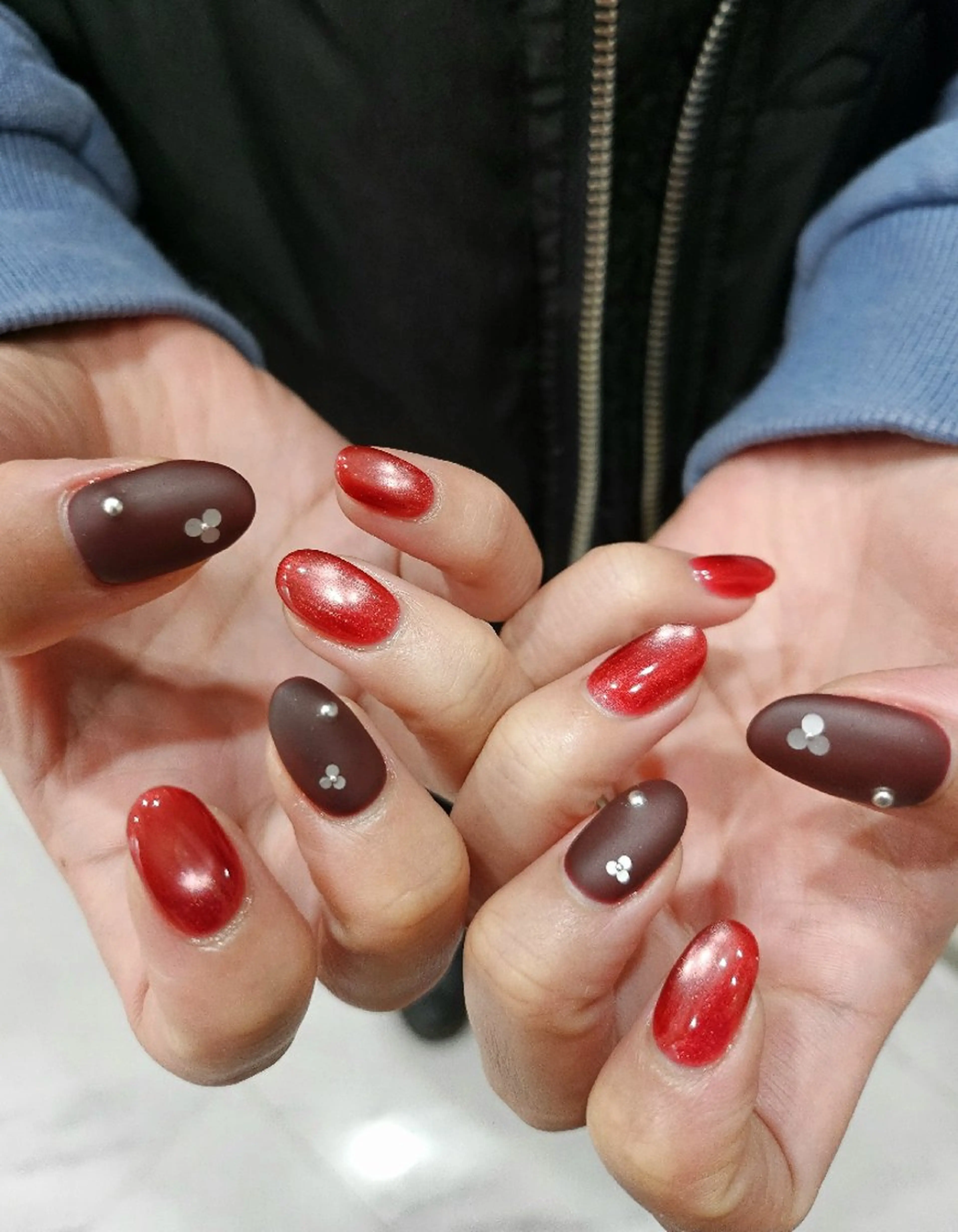 ネイル ボルドー ジェルネイル マグネットネイル パラジェル シンプルネイル ハンドネイル puku nail 🌼kazu🌼のネイルデザイン