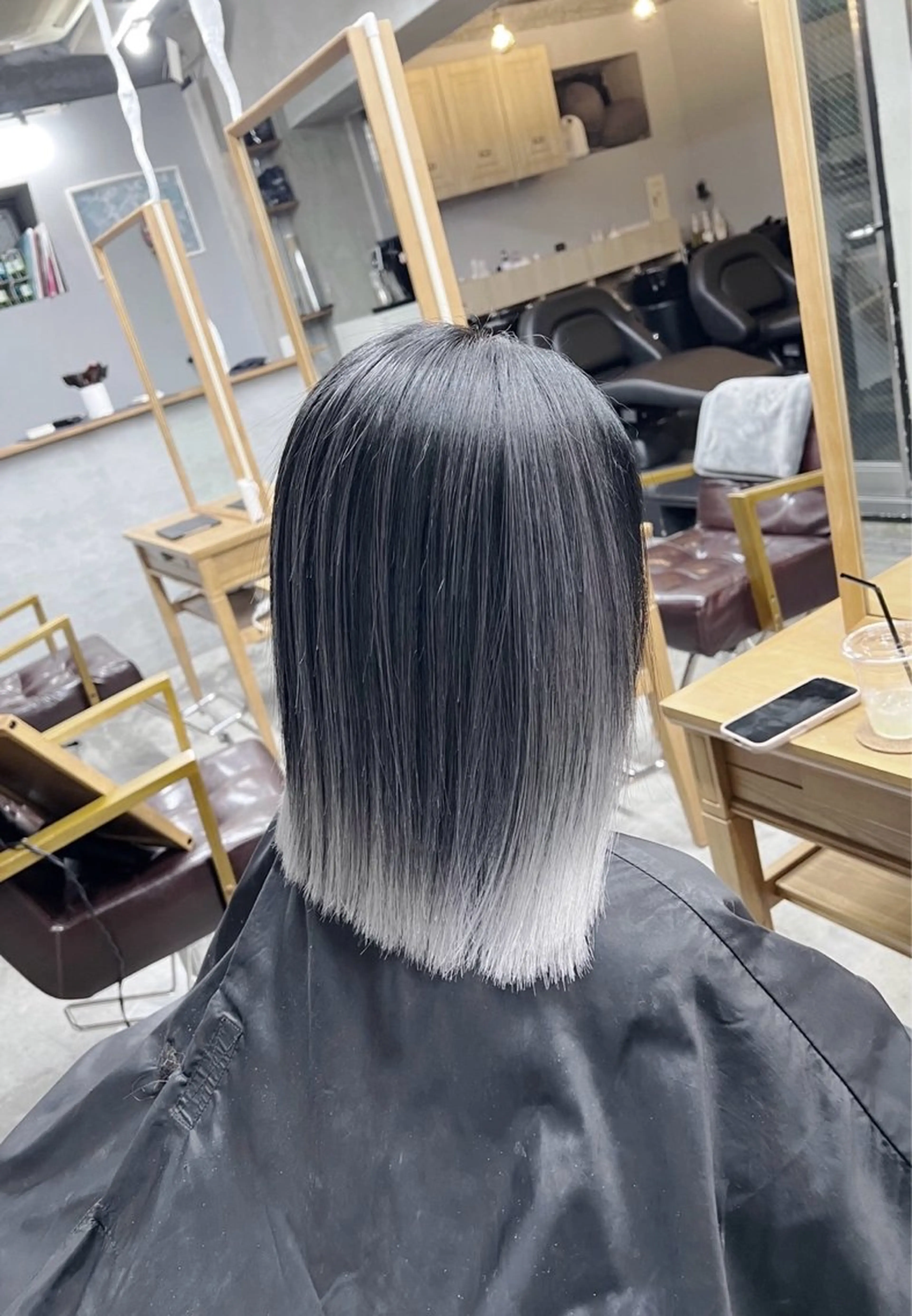 ショート カラー バレイヤージュ シルバー ホワイトシルバー レイヤーカット カット ヘアカラー トリートメント ROBIN所属・指名数No.1 /NAOYAのヘアスタイル