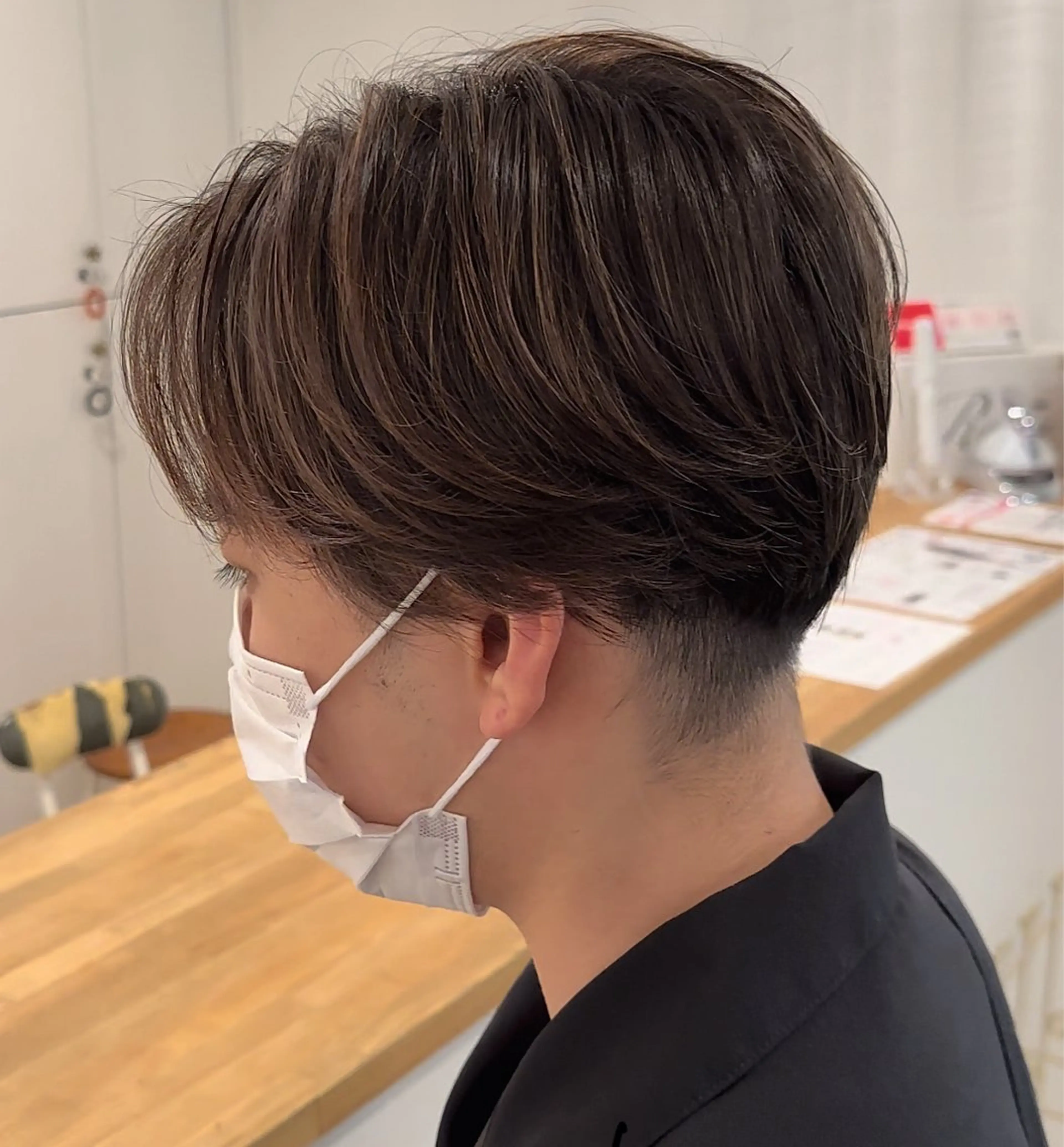 ミディアム カラー メンズ メンズハイライト ハイライトカラー ハイライト 石井 一輝のヘアスタイル