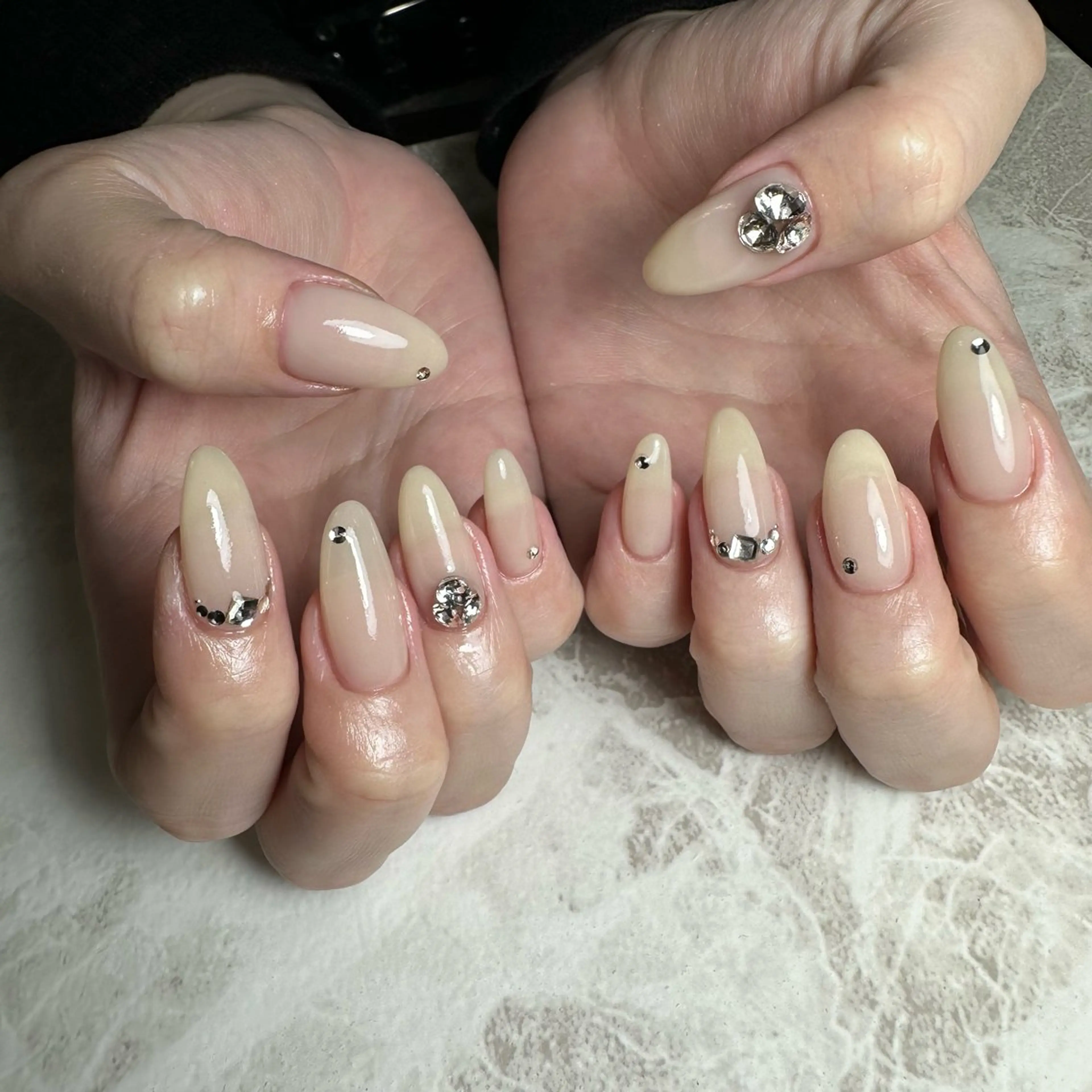 ネイル ハンドネイル repos~ルポ~所属・里見 麗のネイルデザイン