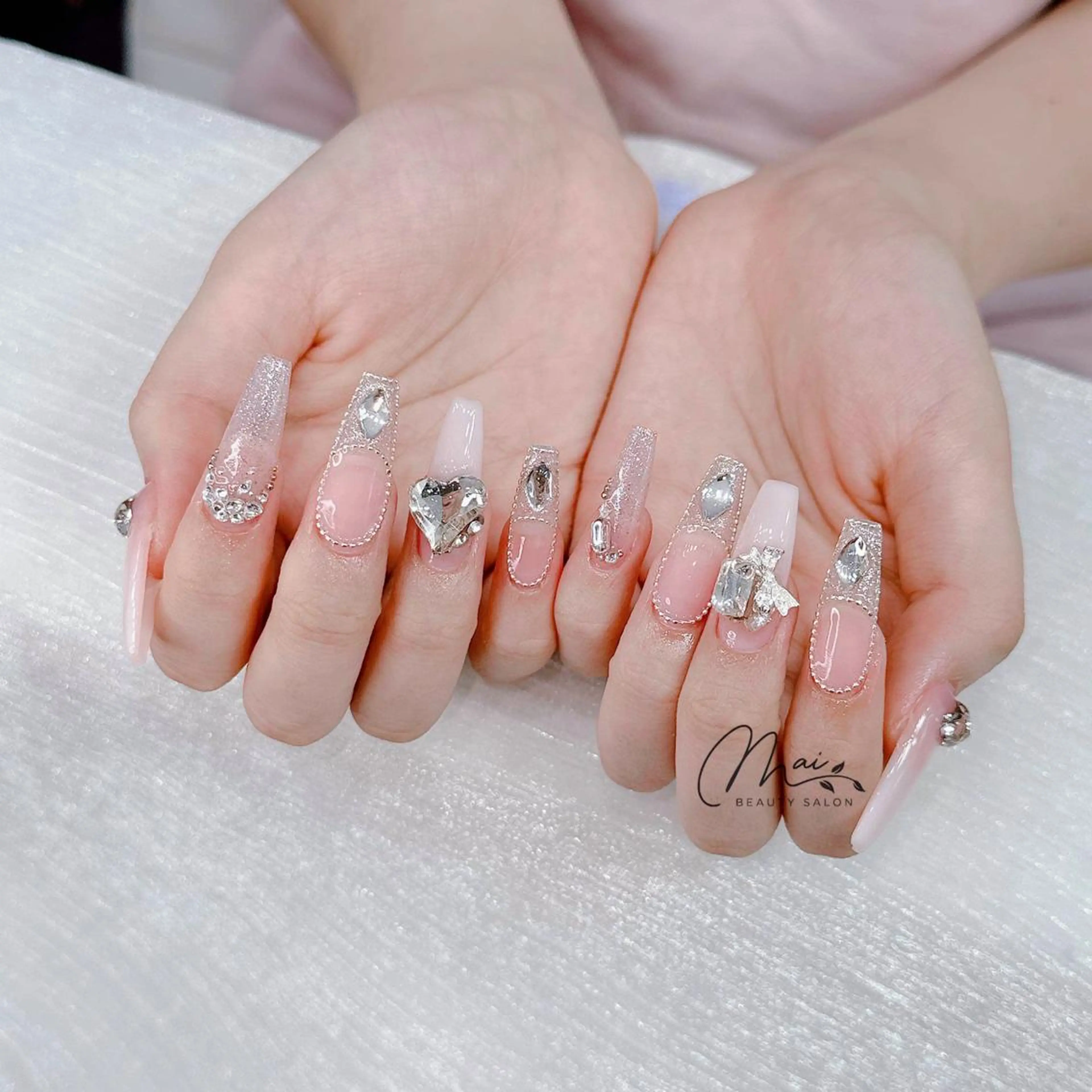 ネイル チークネイル フラッシュネイル フットネイル ジェルネイル マグネットネイル MaiBeauty DanHiのネイルデザイン