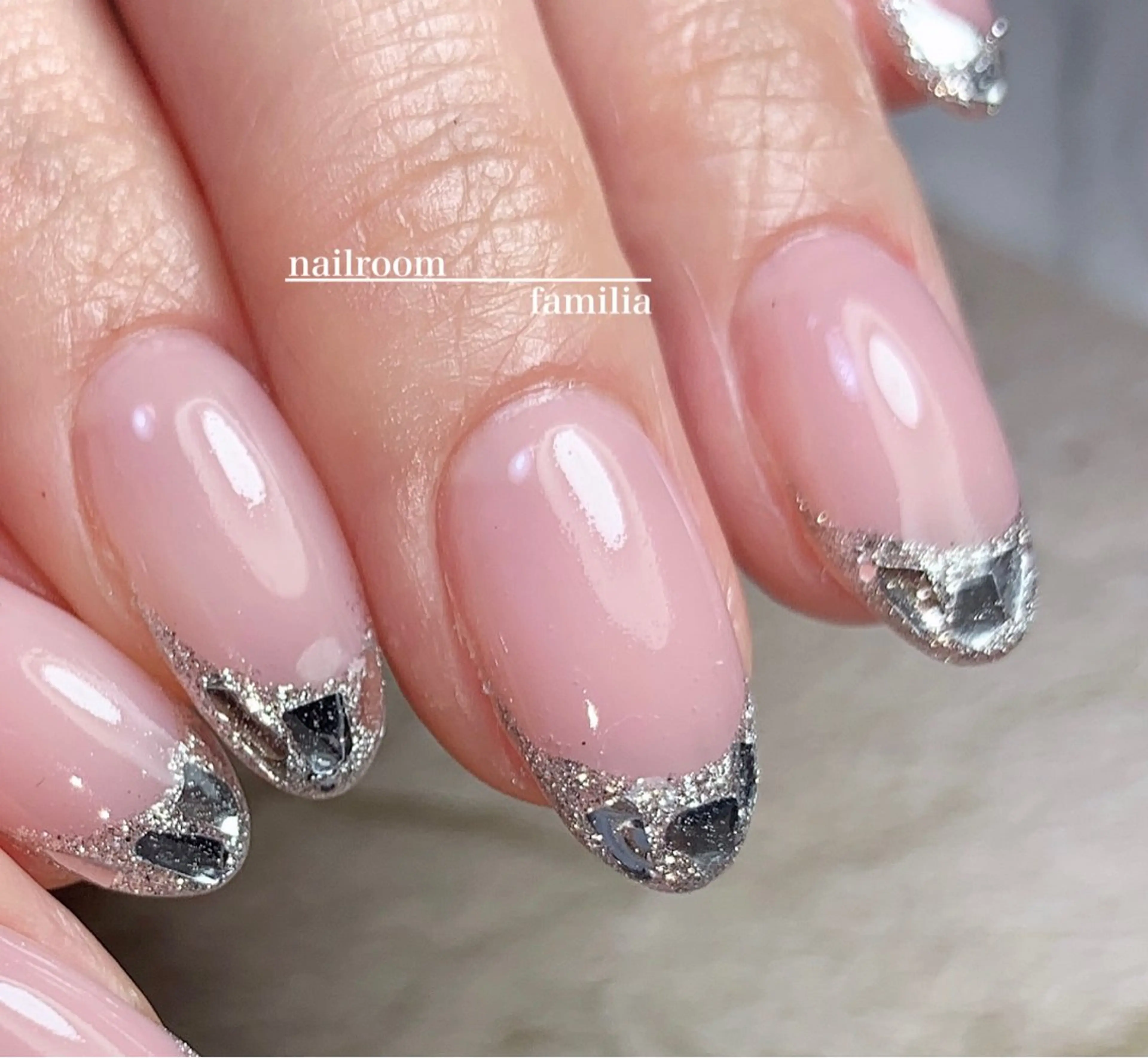 ネイル フレンチネイル ガラスフレンチ ハンドネイル -nailroom- familiaのネイルデザイン