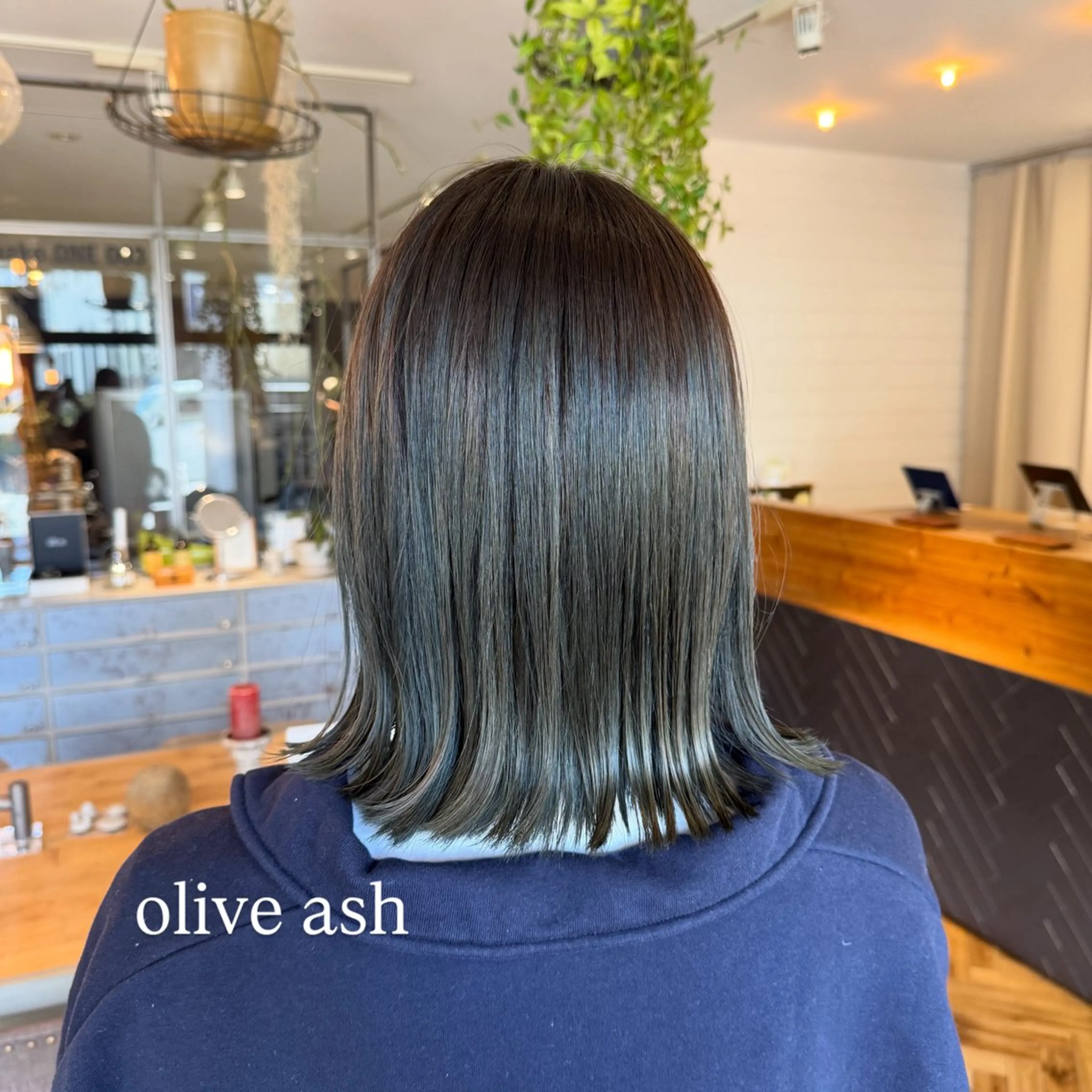 ミディアム カラー ヘアアレンジ 飯島 美海のヘアスタイル
