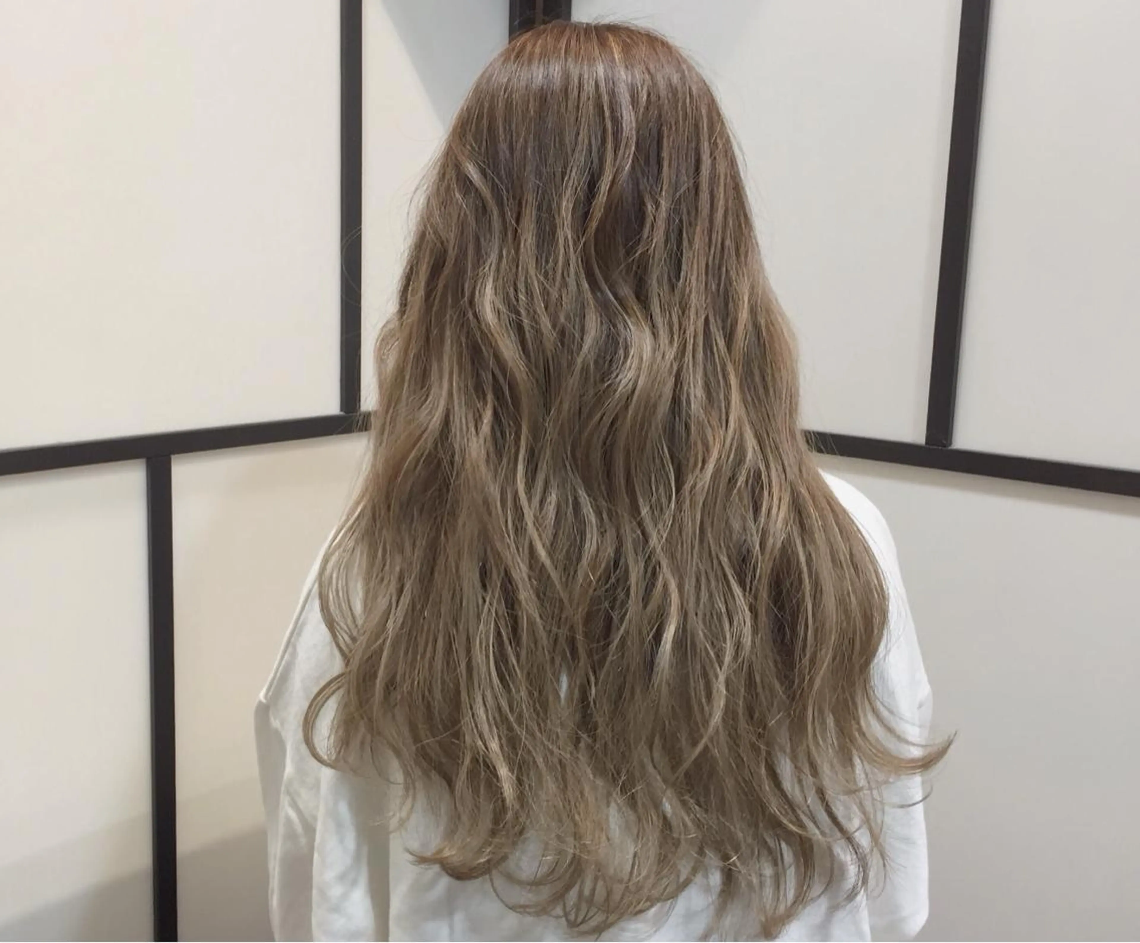 ロング カラー ハイトーンカラー 🌈髪質改善カラーの 🌈坂本侑樹のヘアスタイル