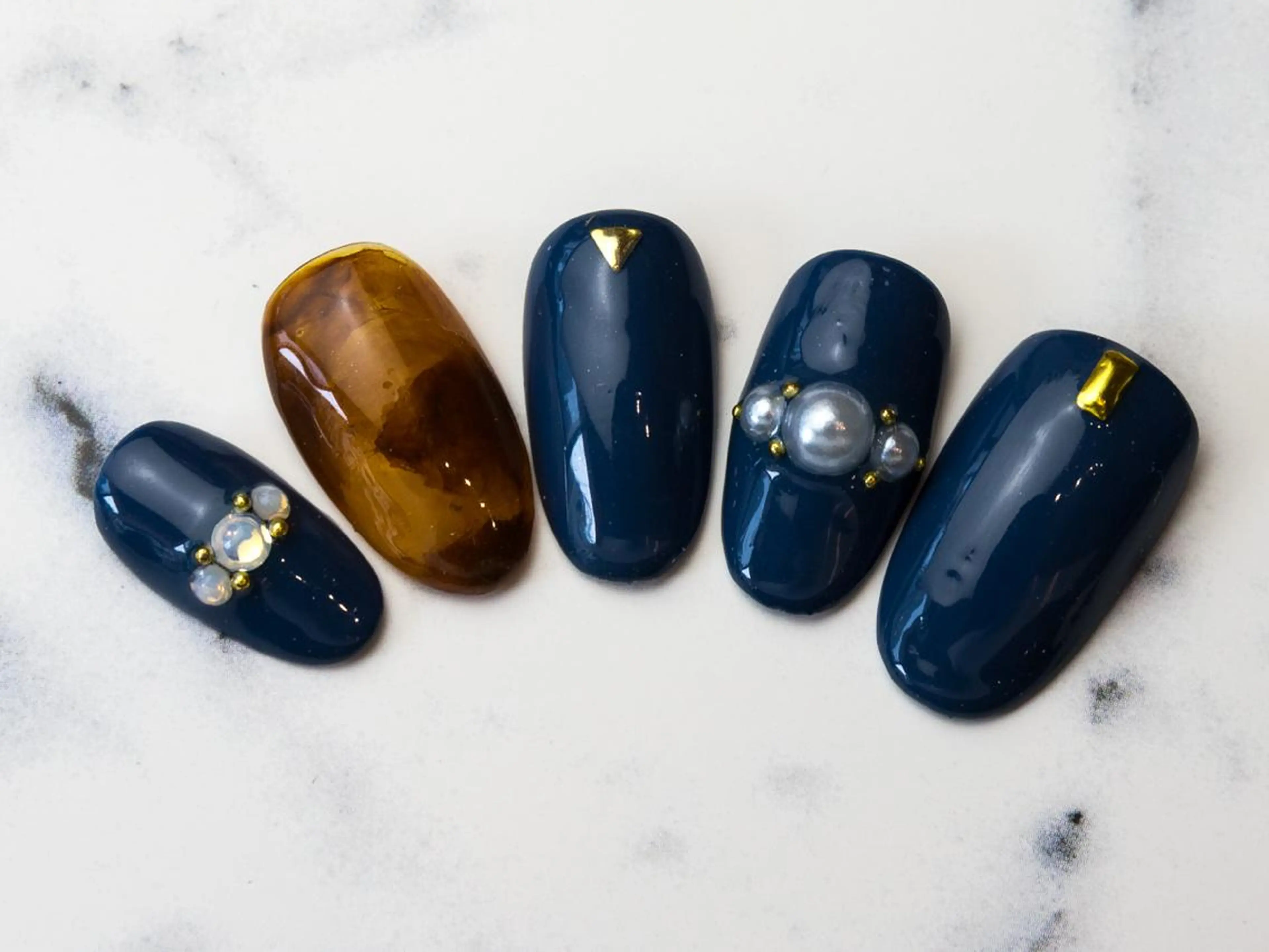 ネイル アニマル柄 アートネイル べっ甲ネイル nail salon Soeurのネイルデザイン