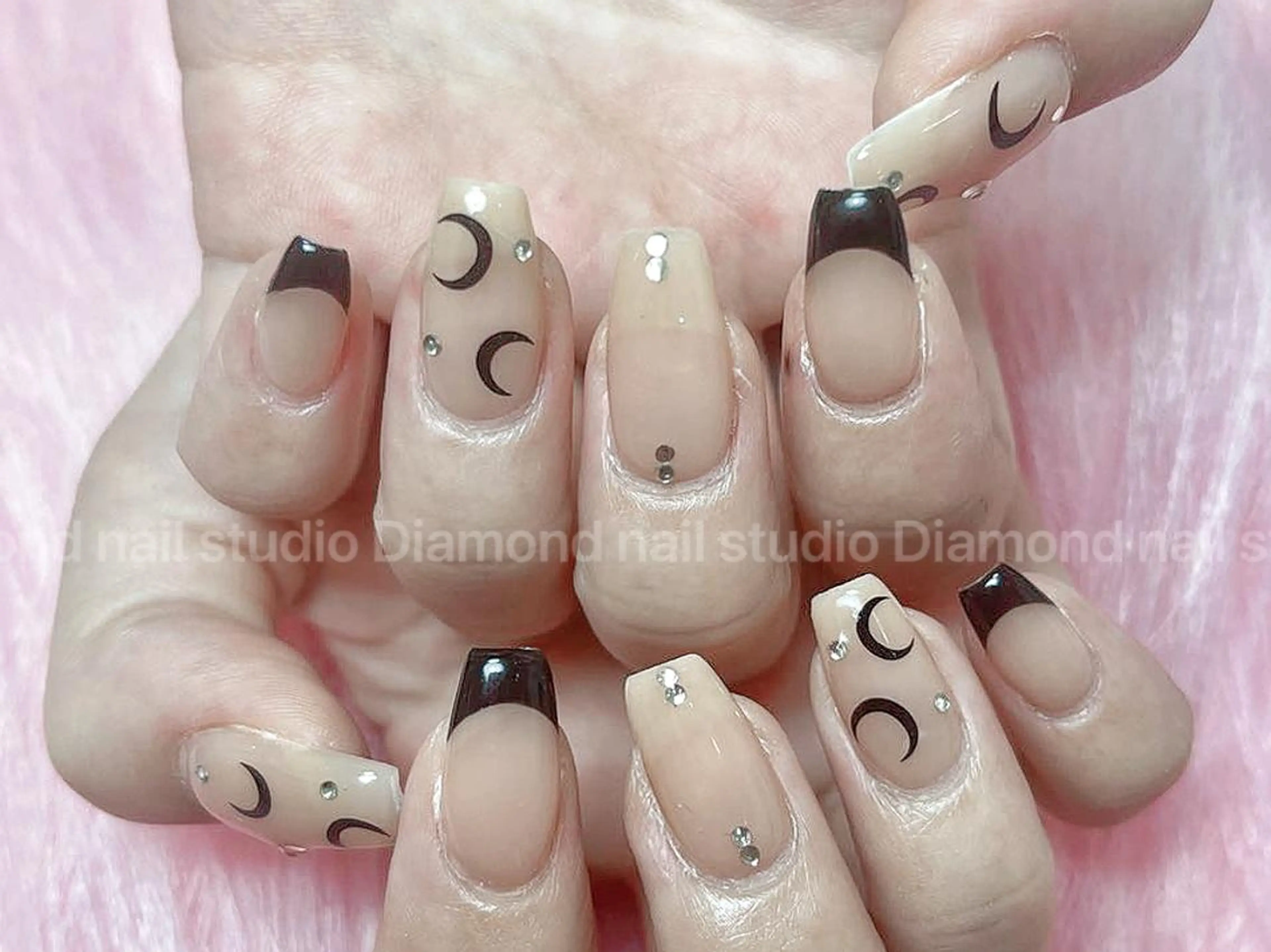 ミディアム DIAMOND 💅のネイルデザイン