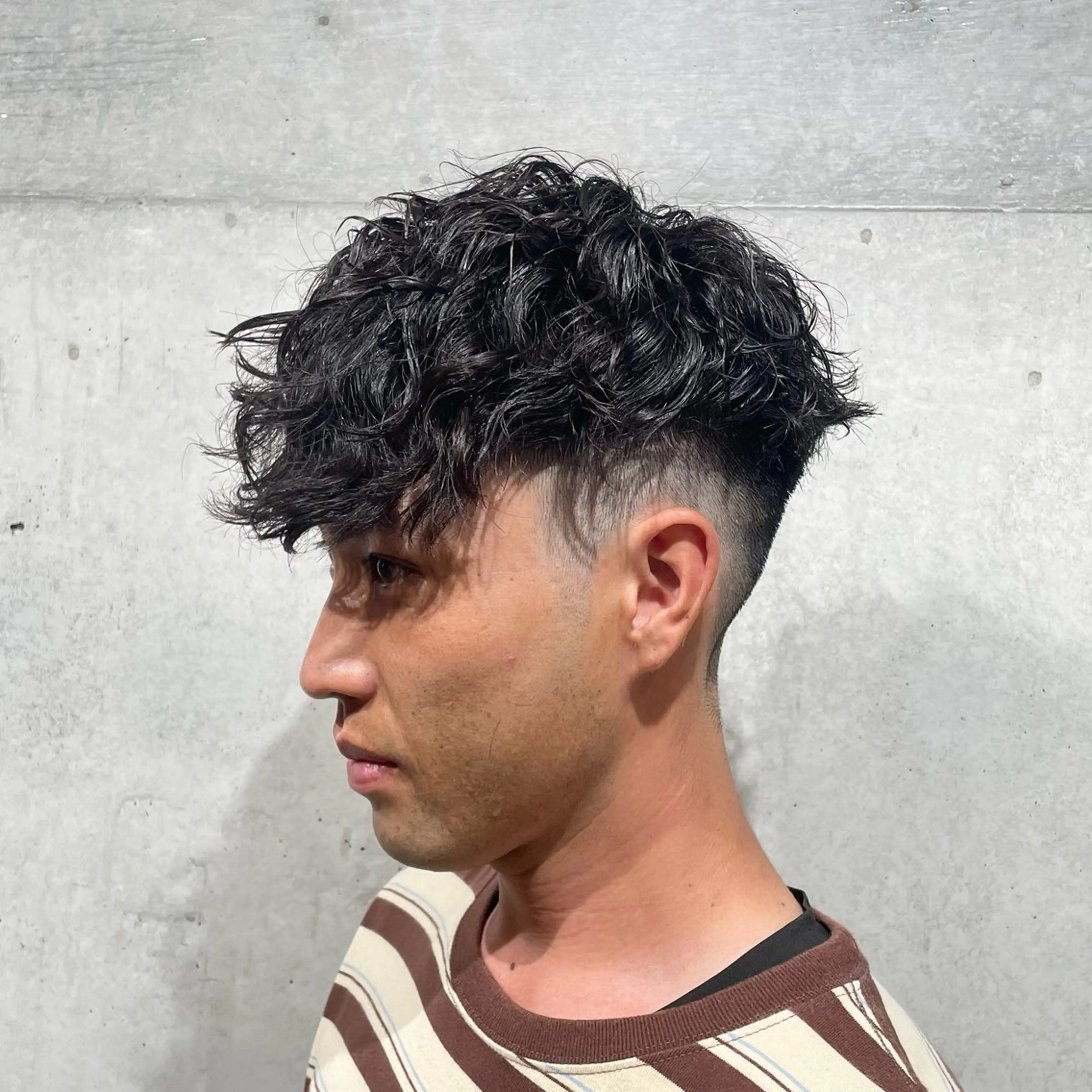 ショート パーマ メンズ センターパート メンズハイライト メンズメッシュ メンズパーマ スパイキーショート 心斎橋メンズパーマ/ シャドウ/山下拓実のヘアスタイル