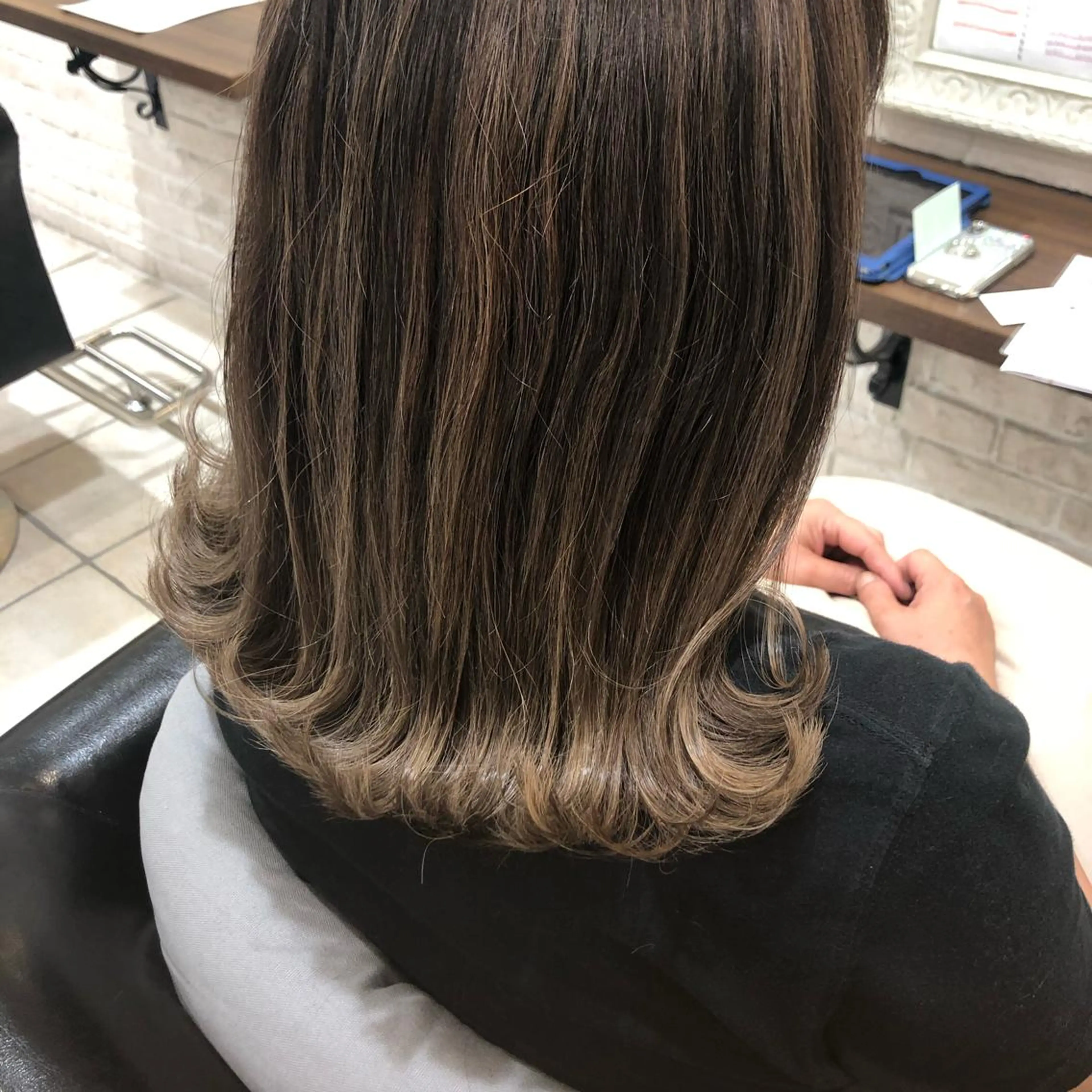 セミロング アッシュ ハイライト レイヤーカット 韓国風ヘア♡ runaのヘアスタイル