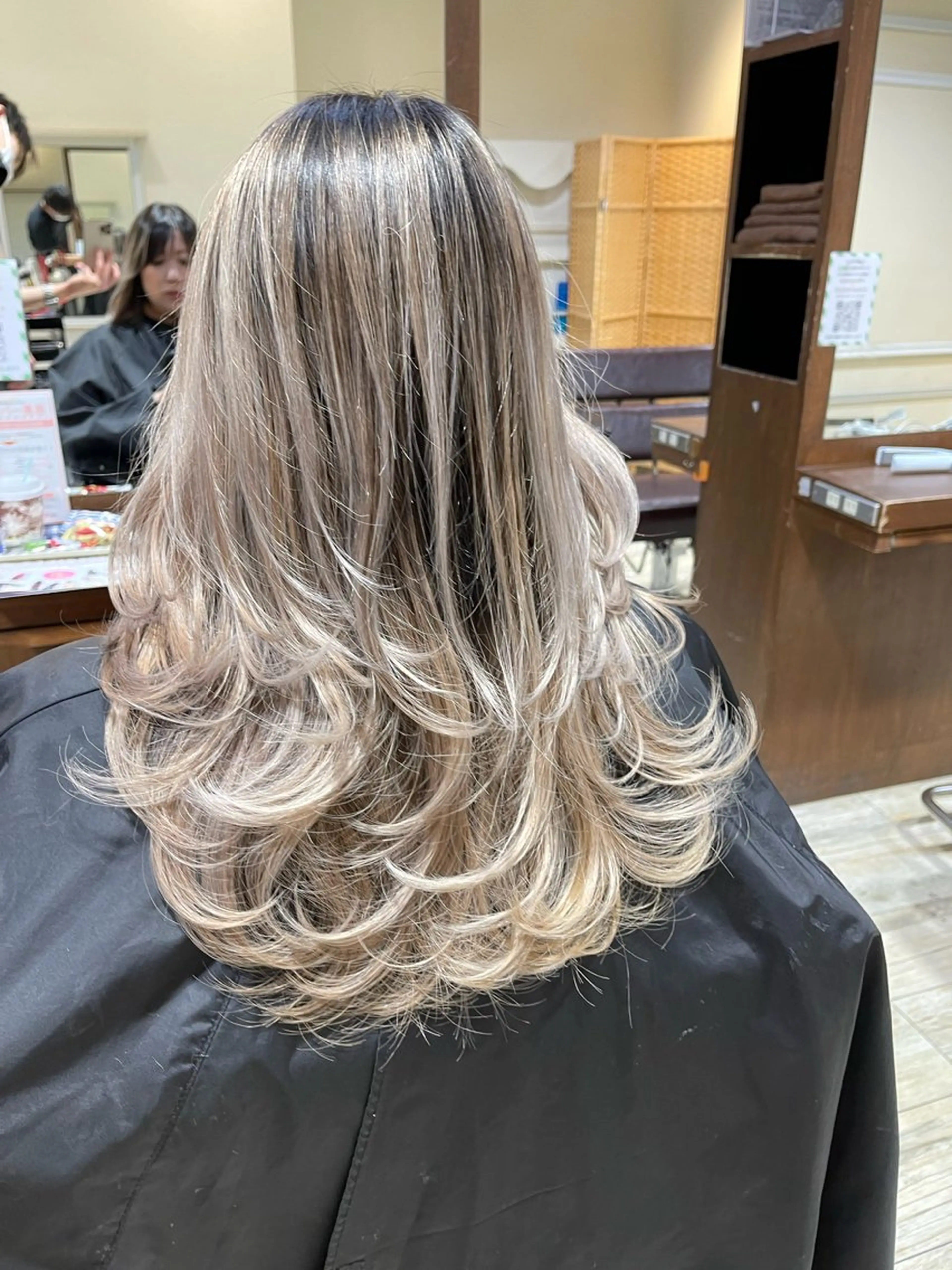 ミディアム カラー カット ヘアカラー トリートメント Che'ri所属・海外レイヤー/ レイヤーカット/和田のヘアスタイル