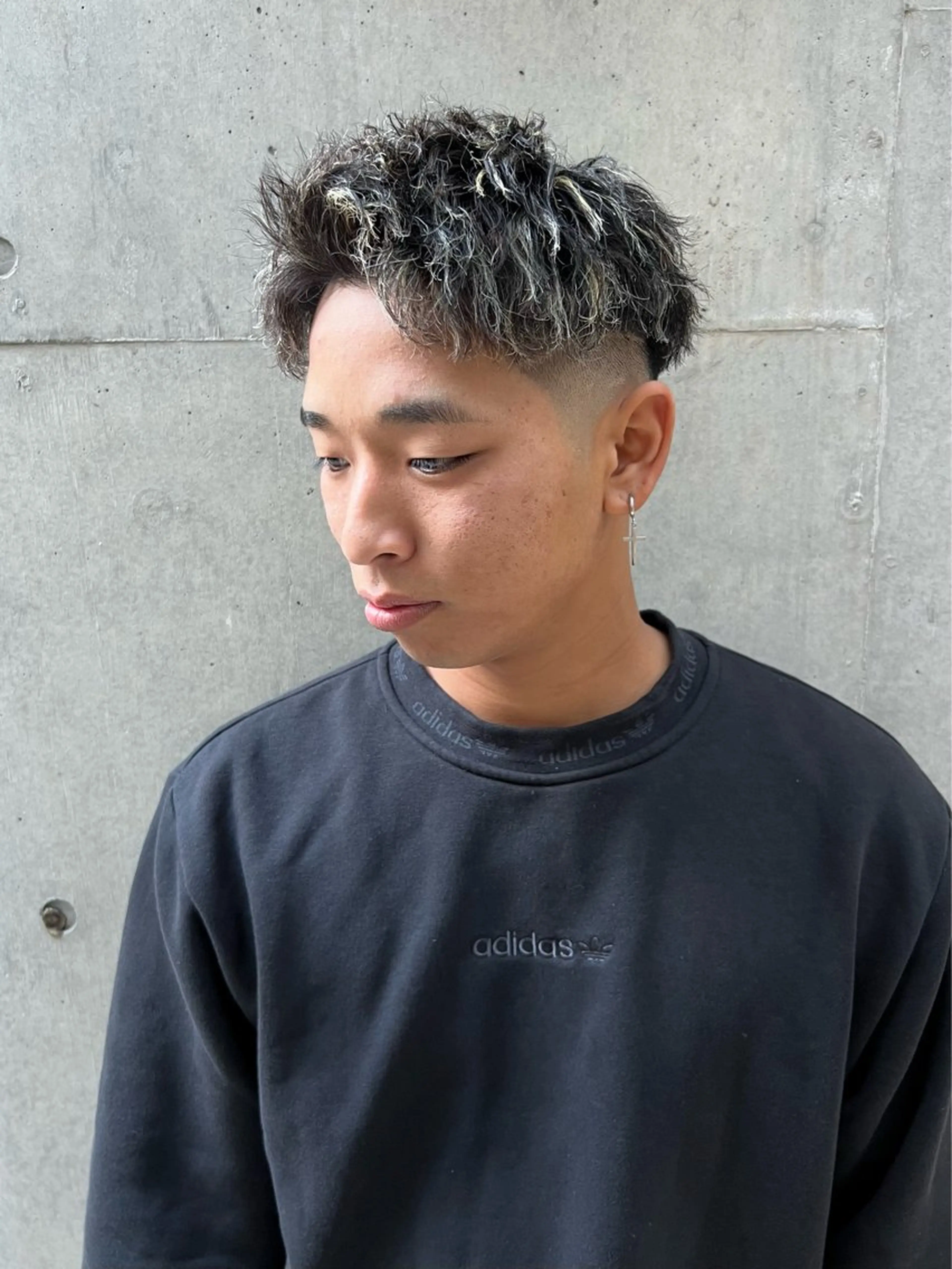 ショート カラー パーマ メンズ 豊崎 佑輔のヘアスタイル