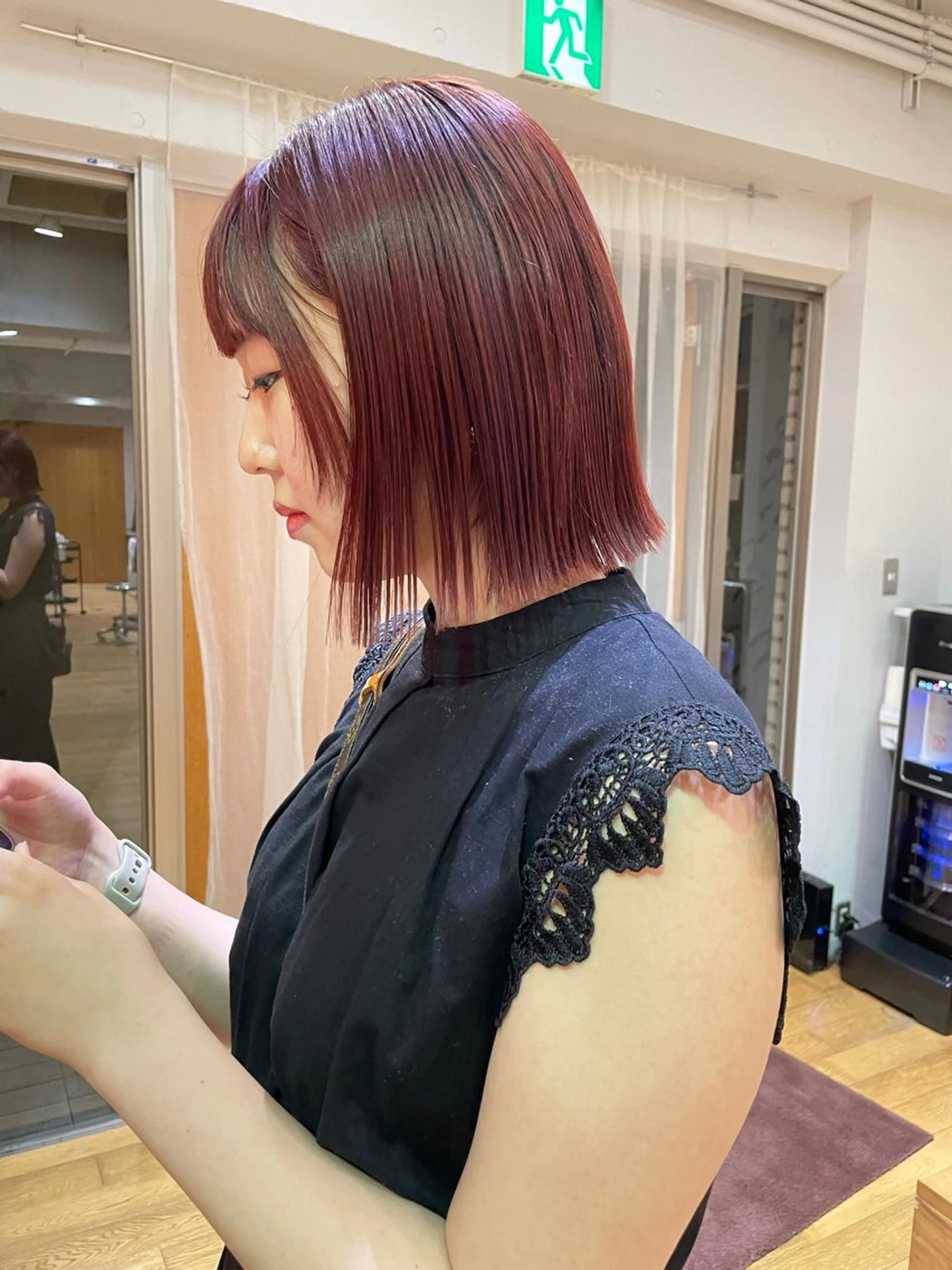 ミディアム カラー ピンクカラー レッドカラー 大橋 芽衣のヘアスタイル