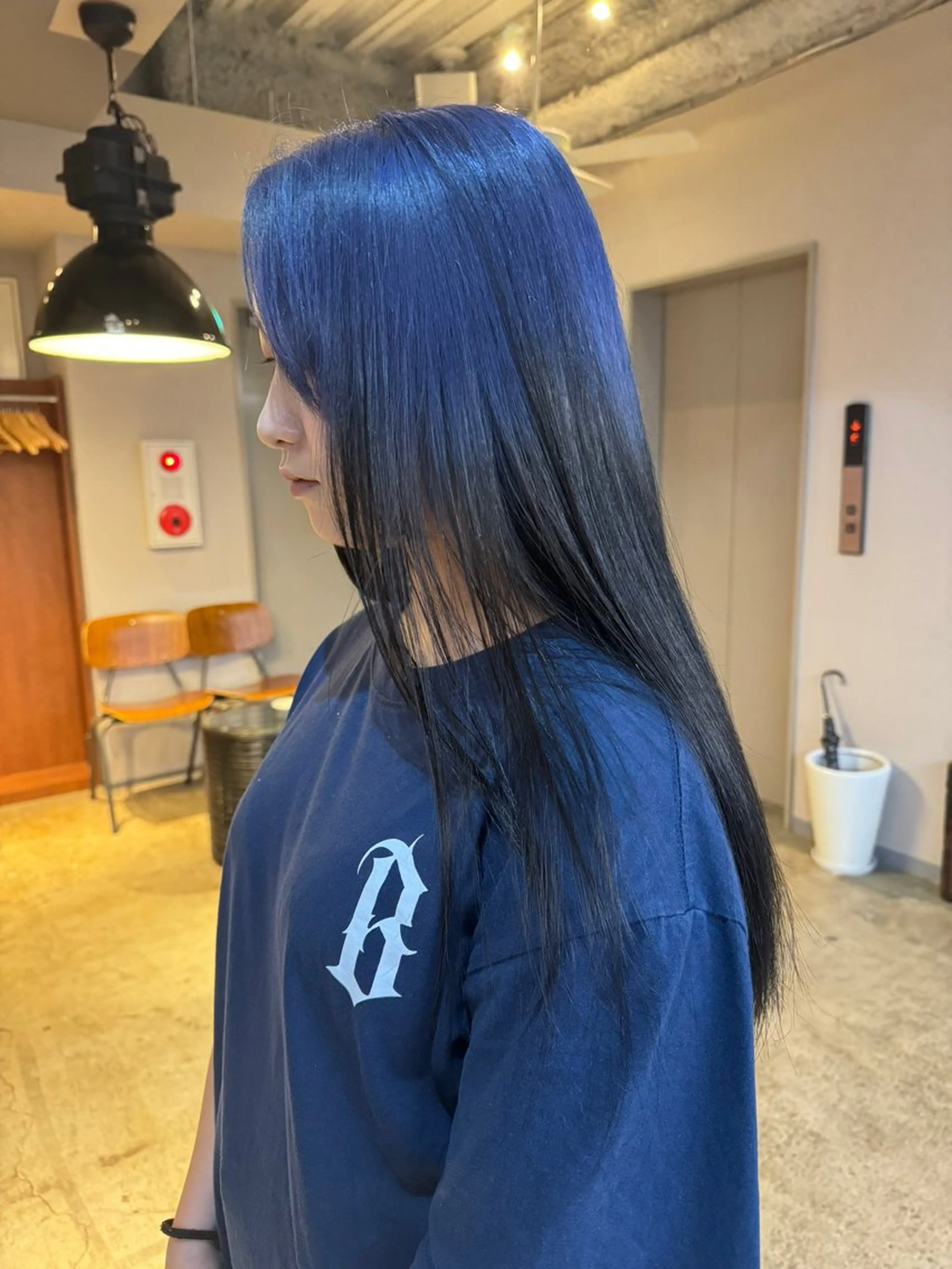 セミロング カラー ブリーチ ケアブリーチ ハイトーンカラー ネイビーカラー 韓国風ヘア カット ヘアカラー トリートメント 🩷ハイトーン透明感 レイヤー🩷ユリカのヘアスタイル