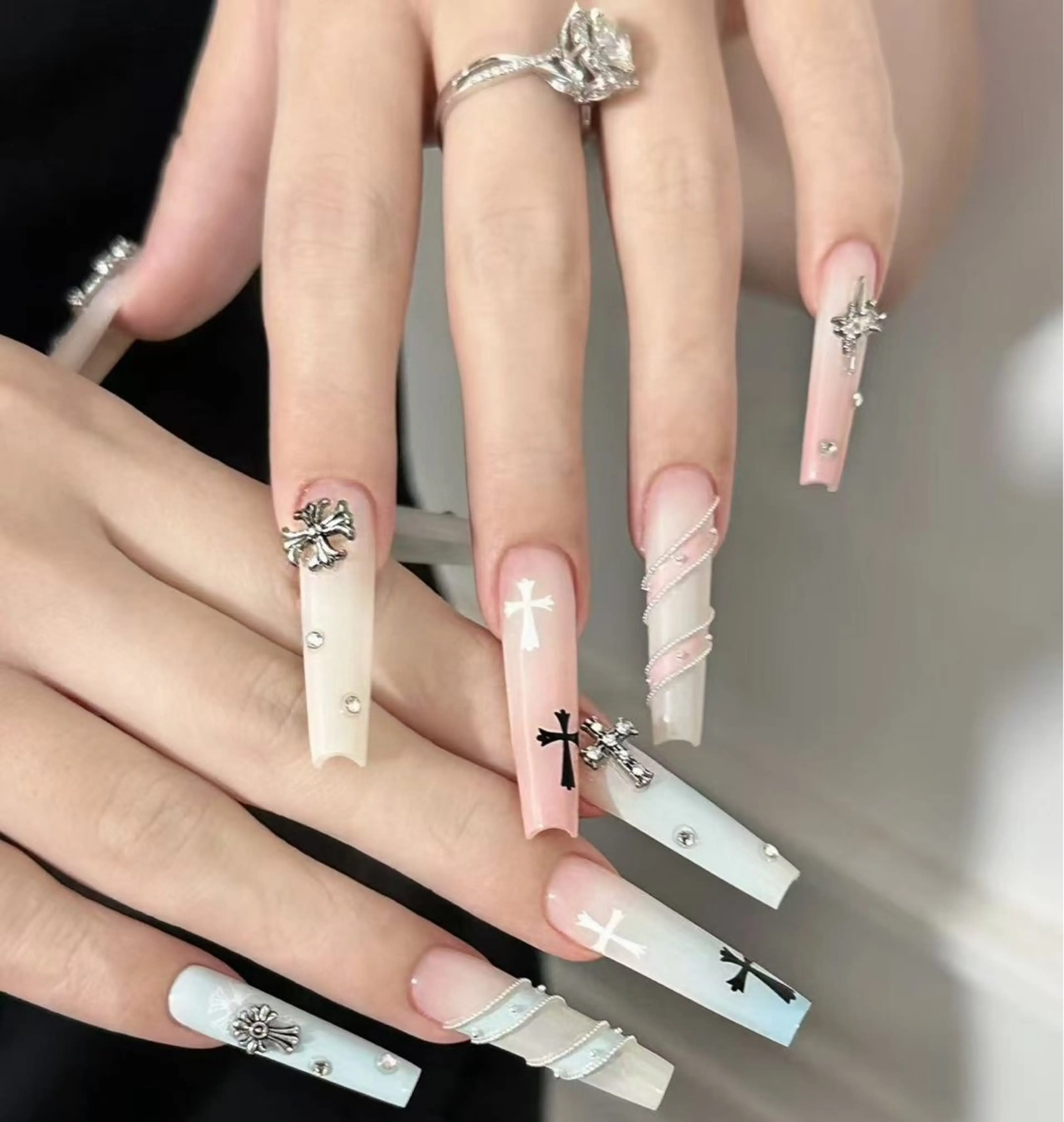 ネイル オーロラネイル フラワーネイル フットネイル フレンチネイル ジェルネイル ハンドネイル BabyYouMi ねねのネイルデザイン