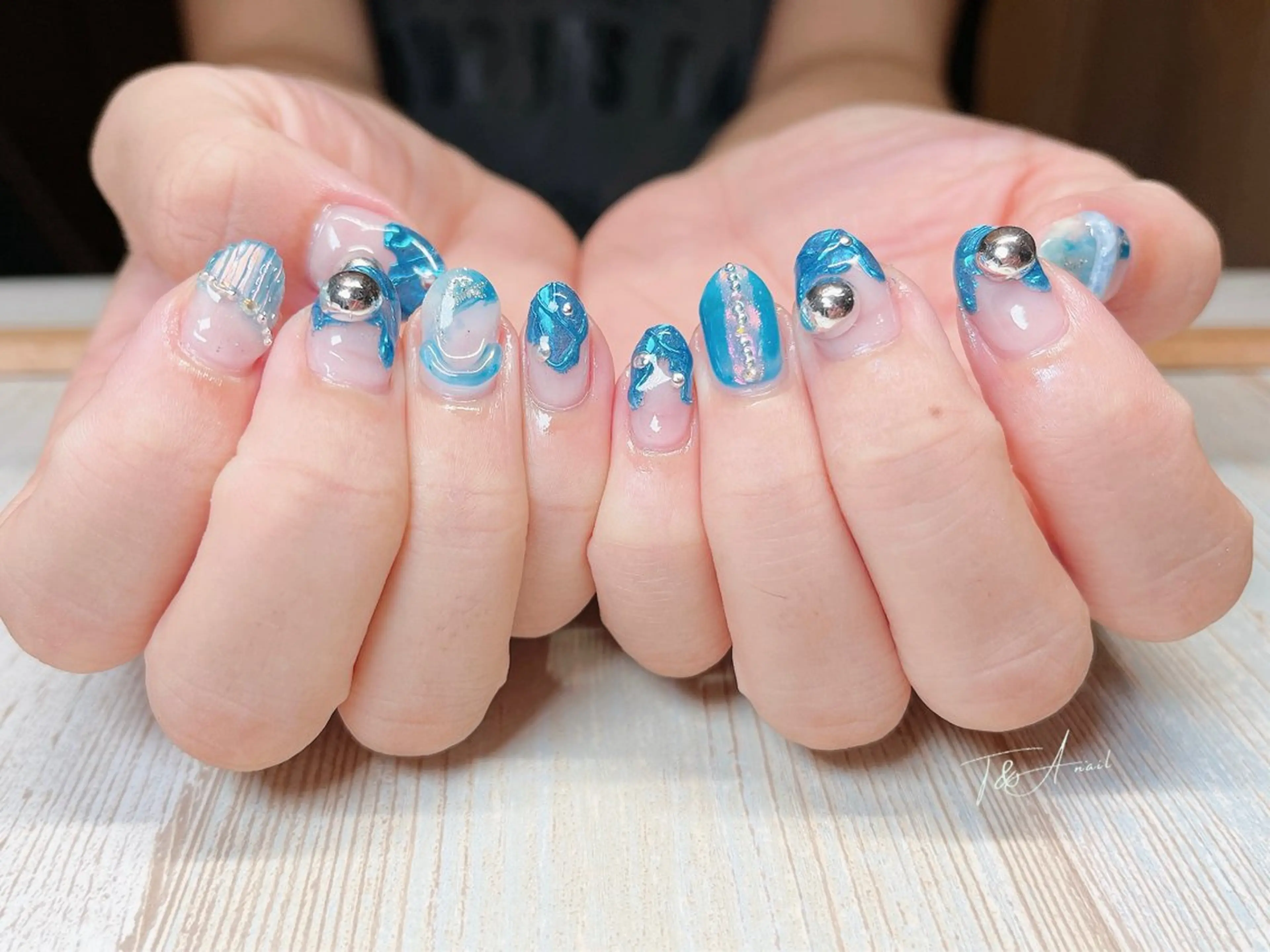 ネイル ブルー ジェルネイル 水色 ミラーネイル ニュアンスネイル ハンドネイル T&A nailのネイルデザイン