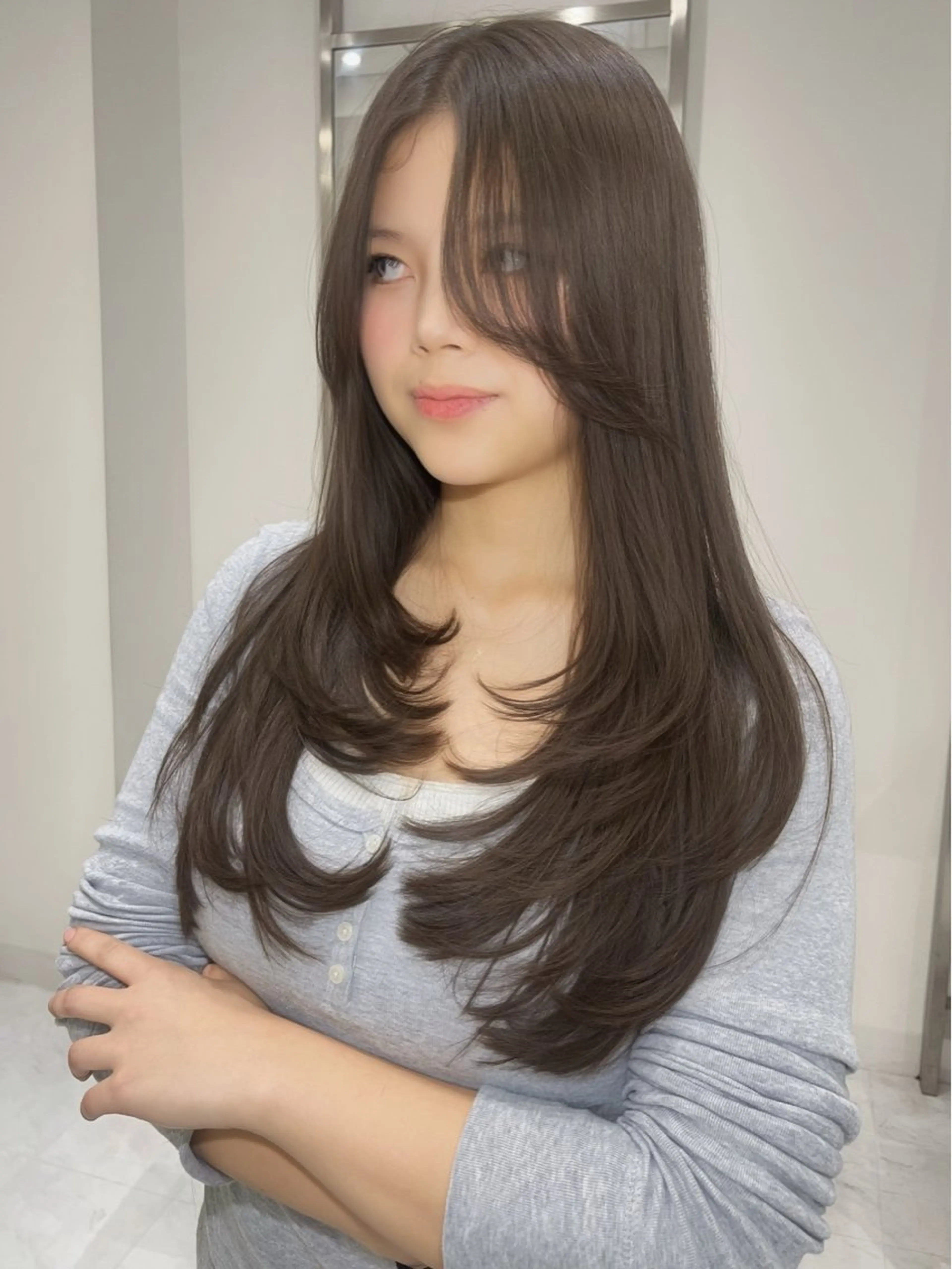 ロング レイヤーカット YOLO/ HANAのヘアスタイル