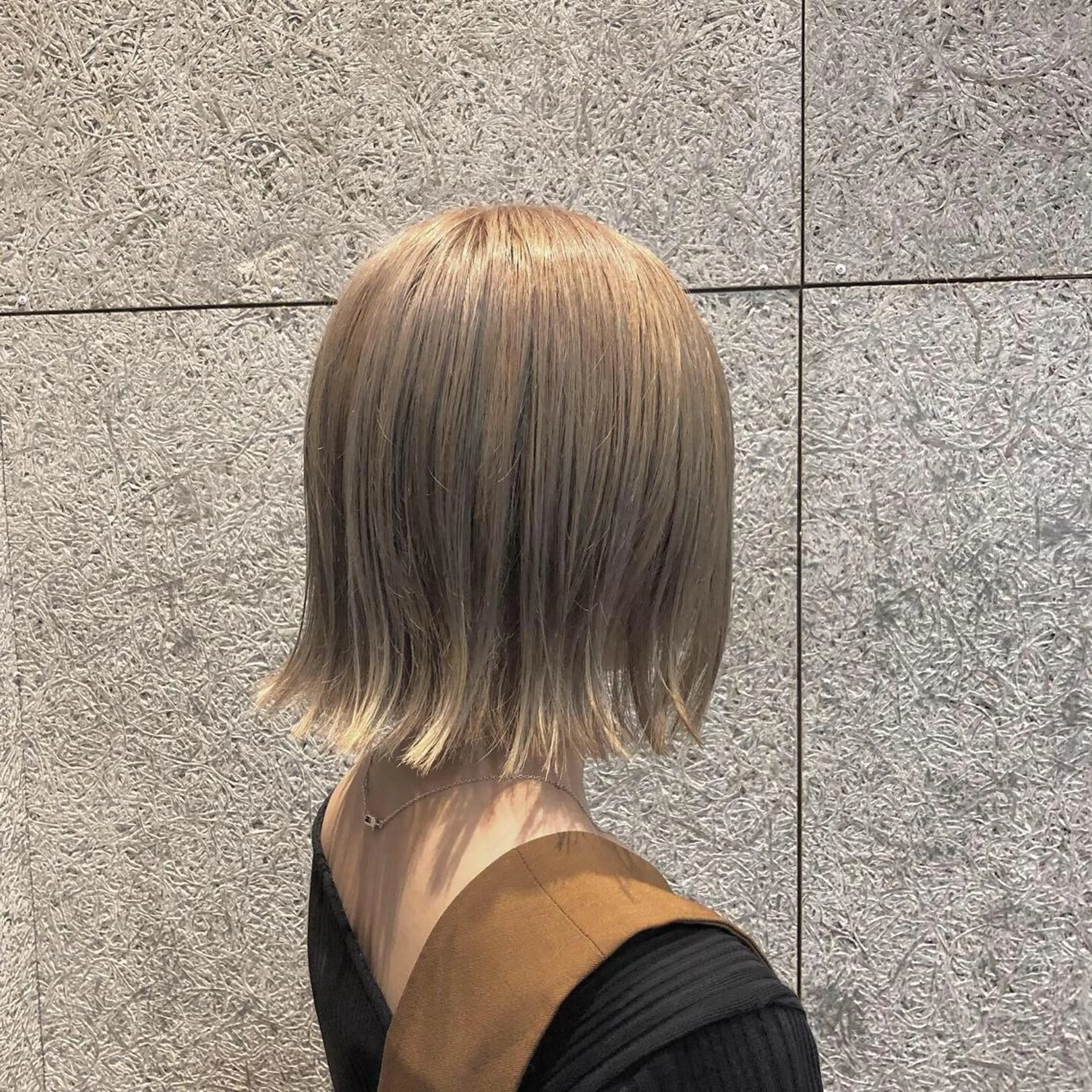 ショート カラー ベージュカラー ブリーチ ヘアカラー トリートメント カトウ ユウカのヘアスタイル