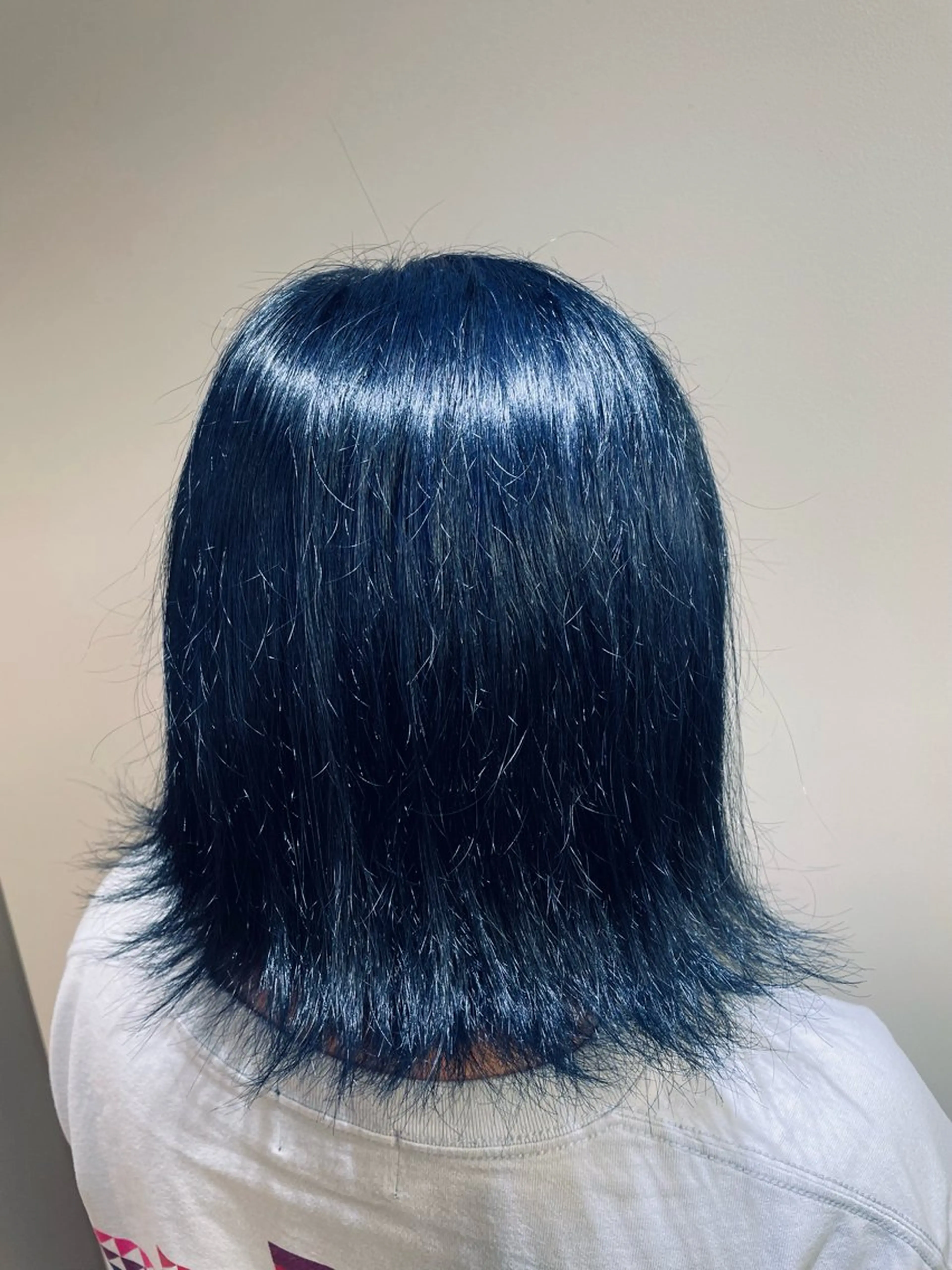 ミディアム カラー ブルーカラー ネイビーカラー THREE noon所属・田中 きこのヘアスタイル