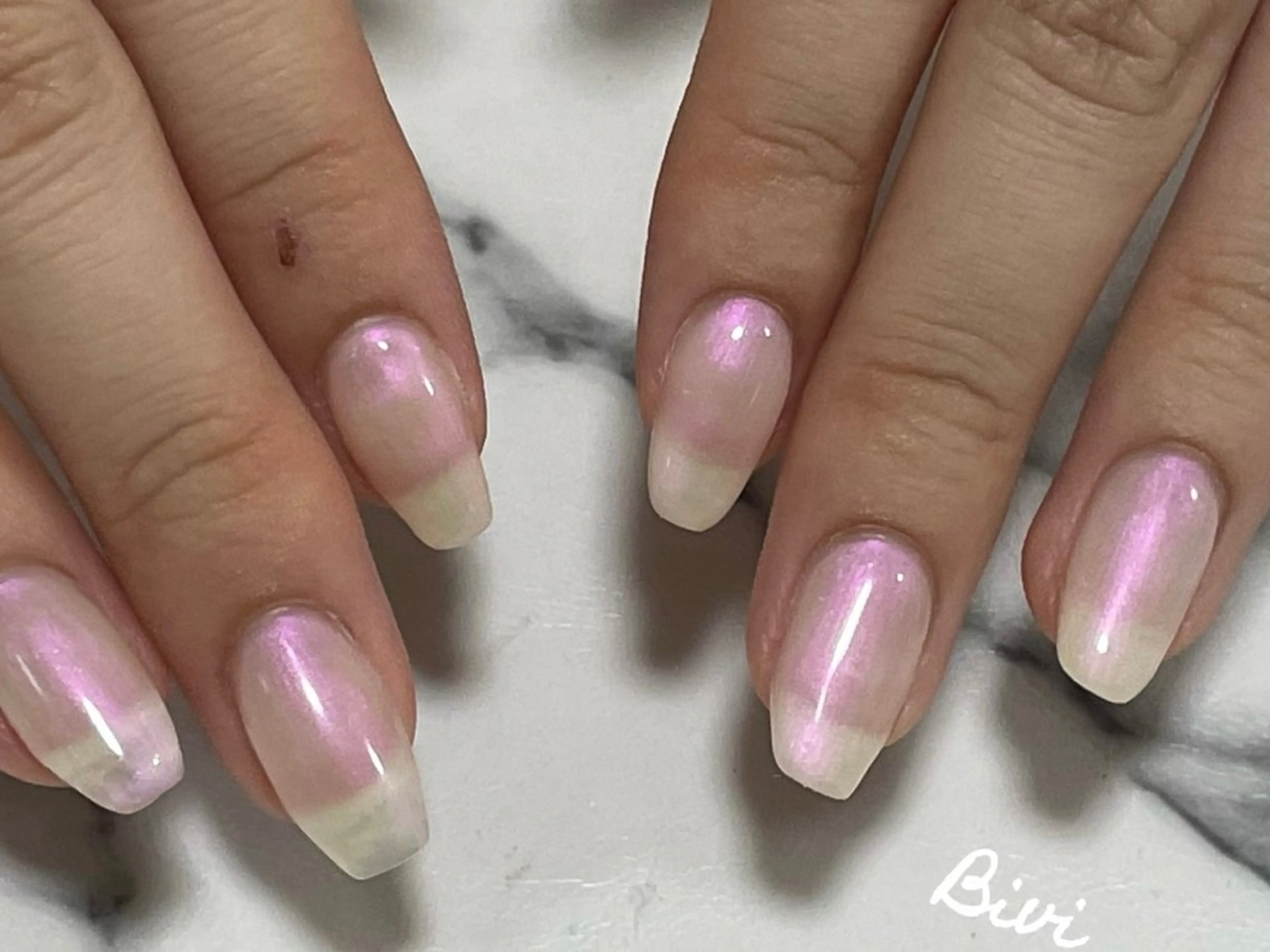 ネイル アートネイル 長さ出し フラッシュネイル ラメ(グリッター) シルバー ハンドネイル ハンドケア ♡Bivi♡自爪に 優しいネイルサロンのネイルデザイン