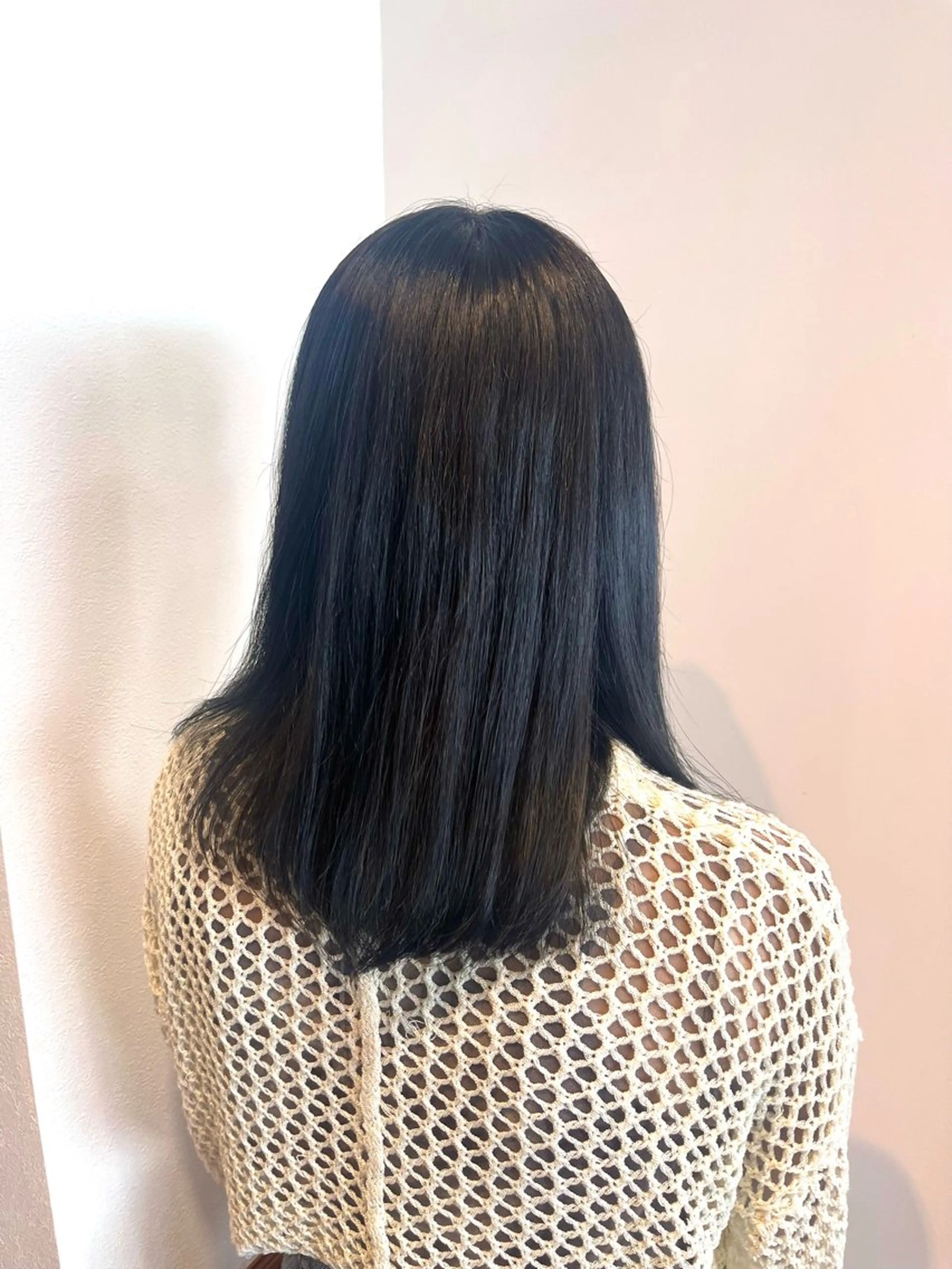 ミディアム カラー 黒髪 ブルーカラー ブルーブラック ART RUSH Rebs 多摩センター店所属・るりな ARTRUSHのヘアスタイル