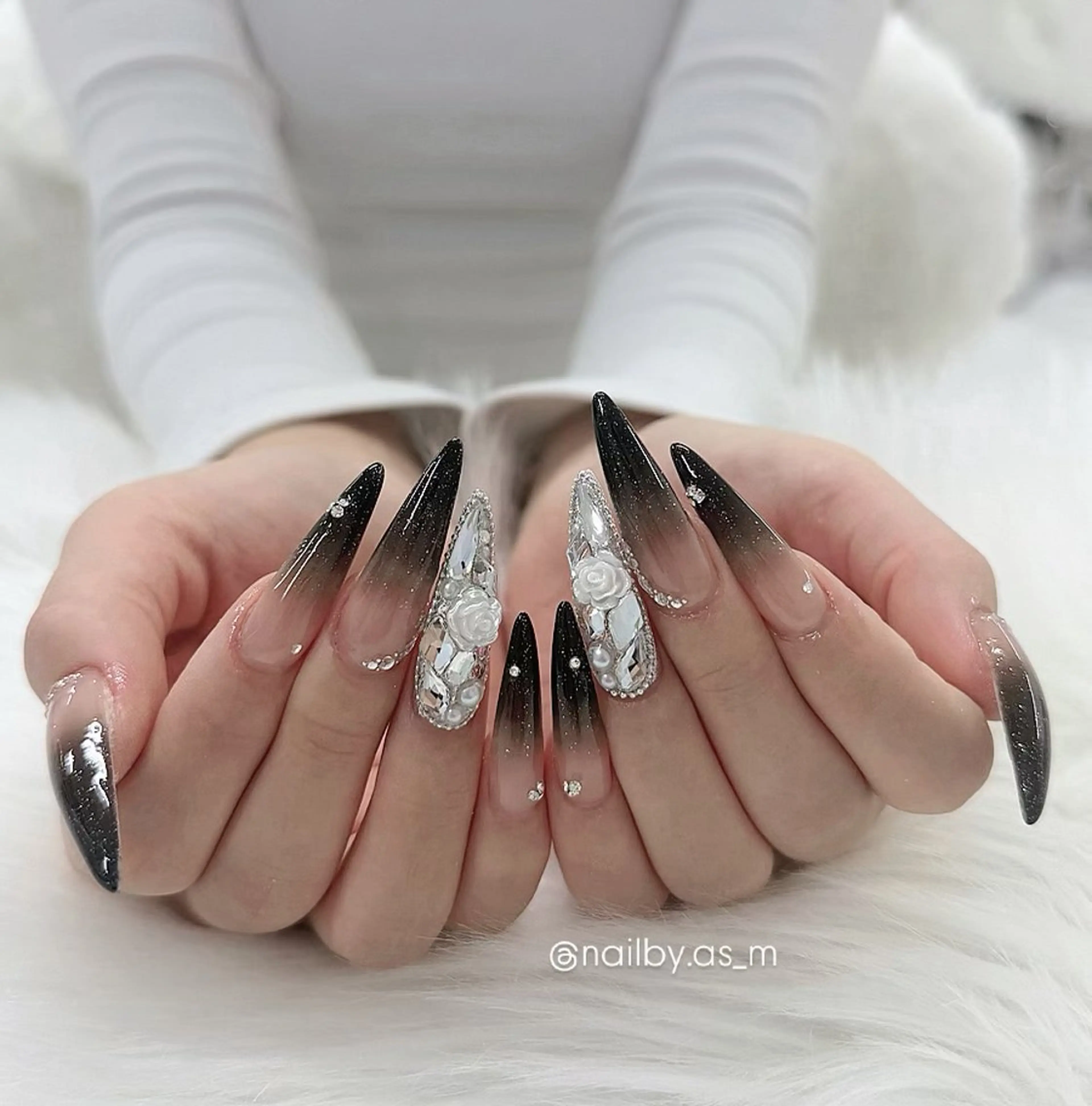 ネイル MARU Nail Salon所属・落合 明日美のネイルデザイン