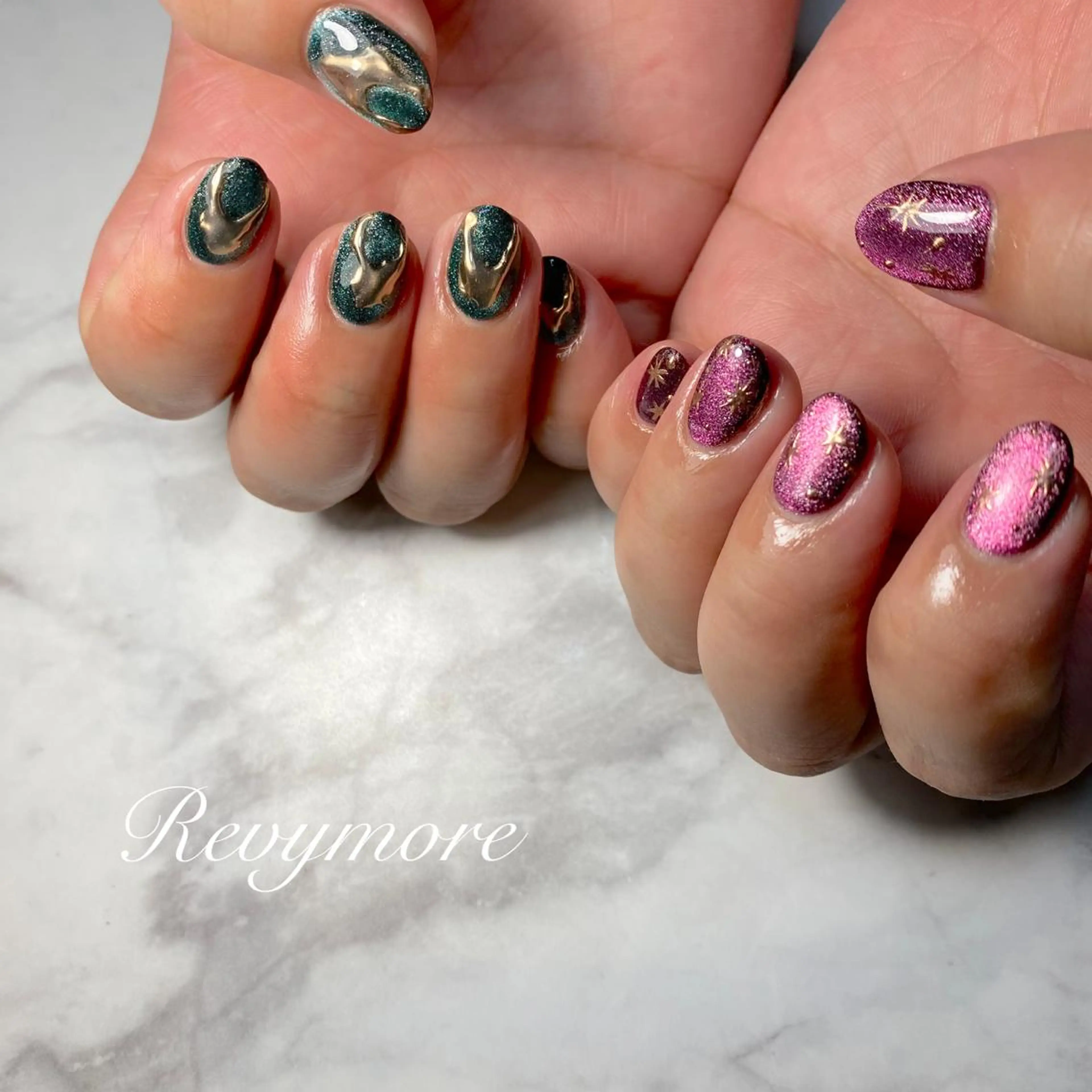 ミディアム ネイル 韓国風ヘア アートネイル ジェルネイル キラキラネイル 韓国ネイル nail salon Revymore所属・nail salon Revymoreのネイルデザイン