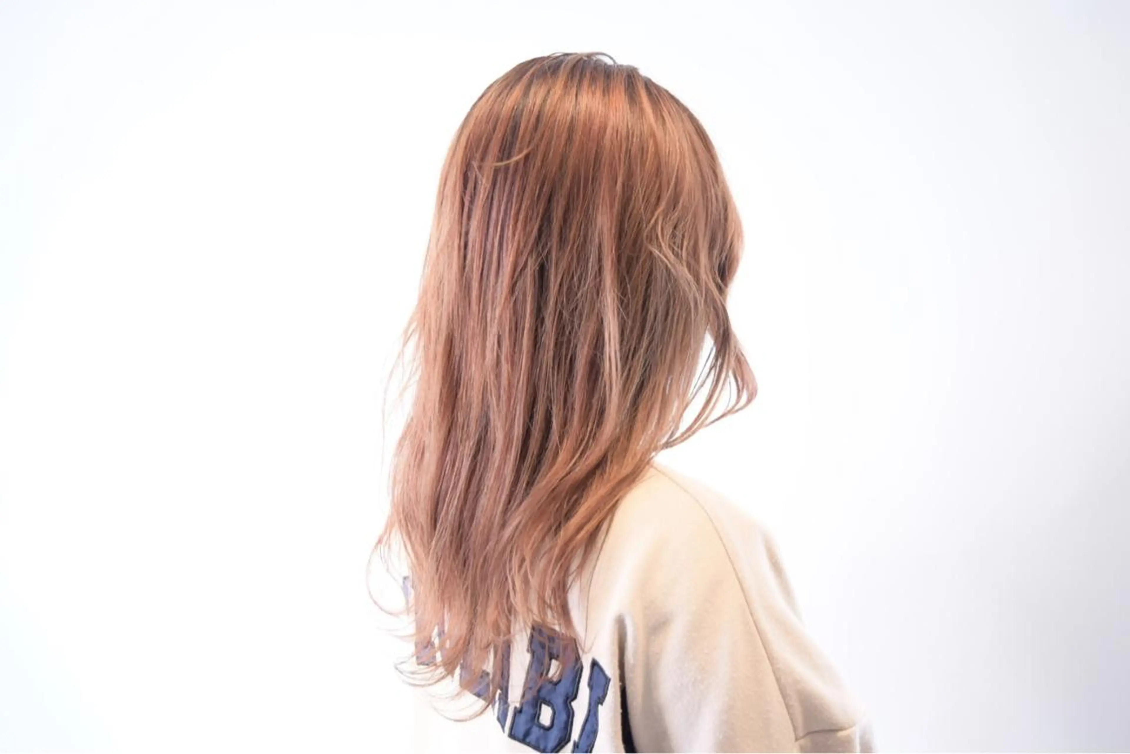 セミロング カラー ブリーチ ピンクカラー ワタナベ テルマサのヘアスタイル