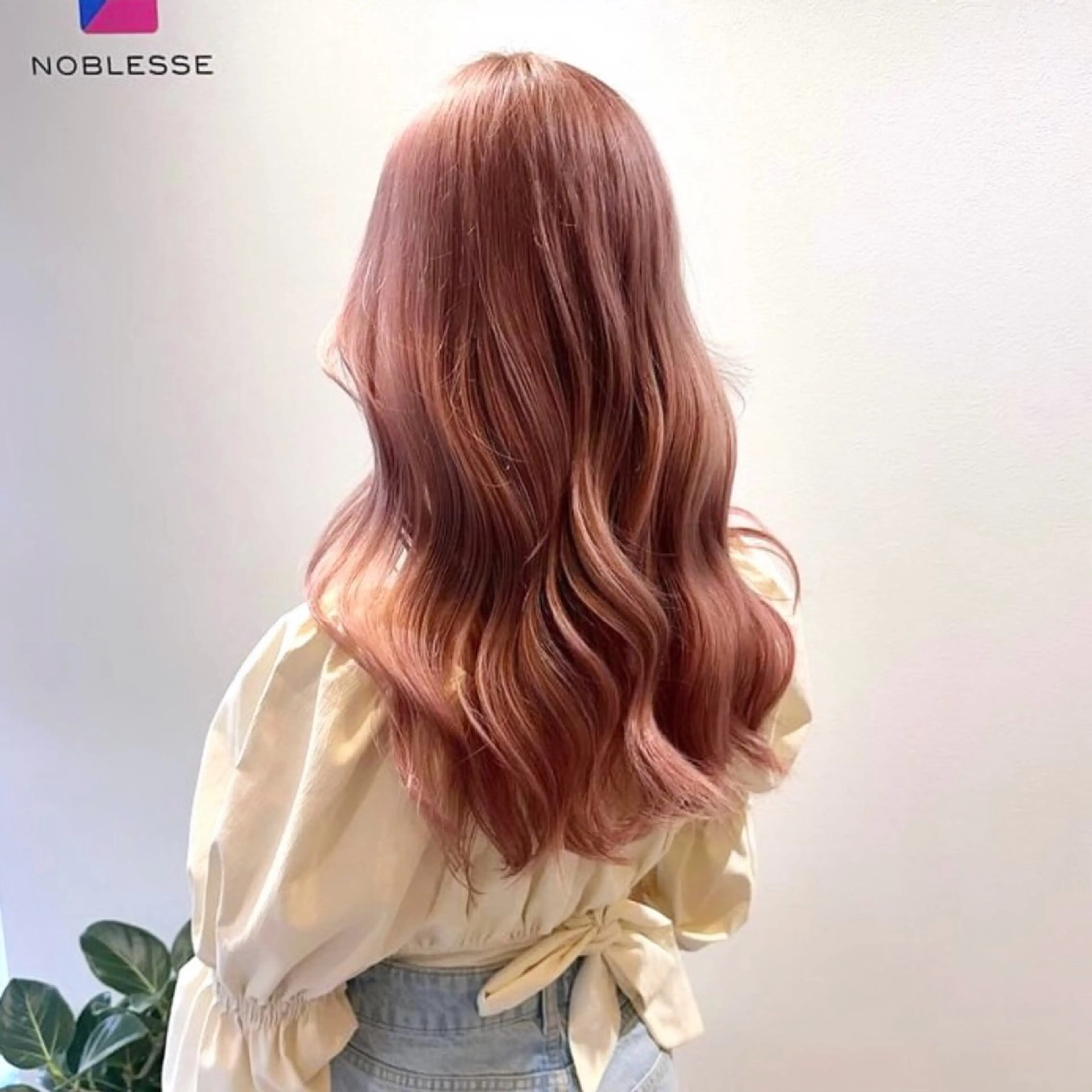 ロング カラー ベージュカラー ピンクカラー ピンクベージュ カット ヘアカラー トリートメント ハイトーン/ウルフ/ レイヤー/Asukaのヘアスタイル