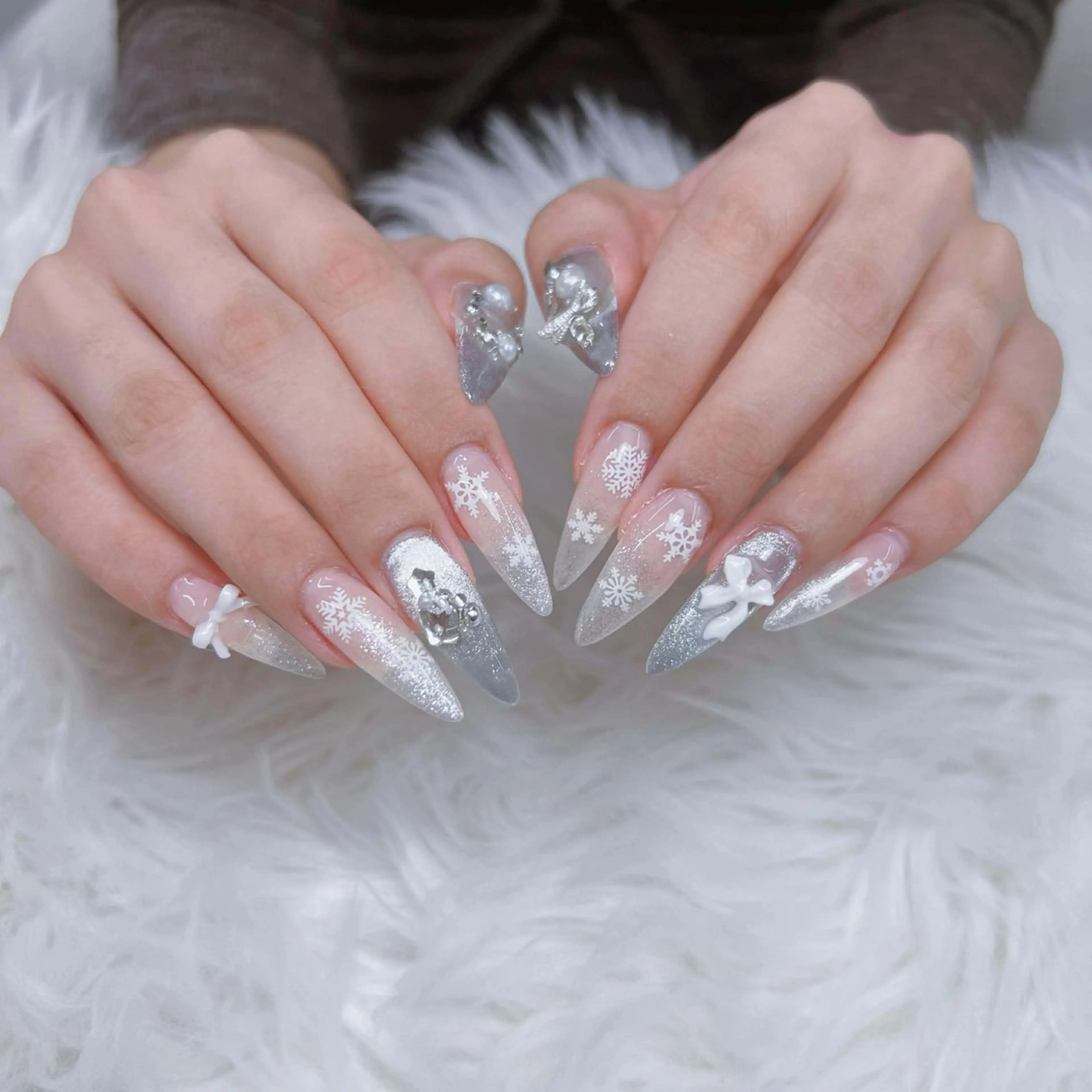 ネイル オーロラネイル ボルドー ブラウン ハート ラメ(グリッター) ハンドネイル ハンドケア Nova Nail Shinsaiのネイルデザイン