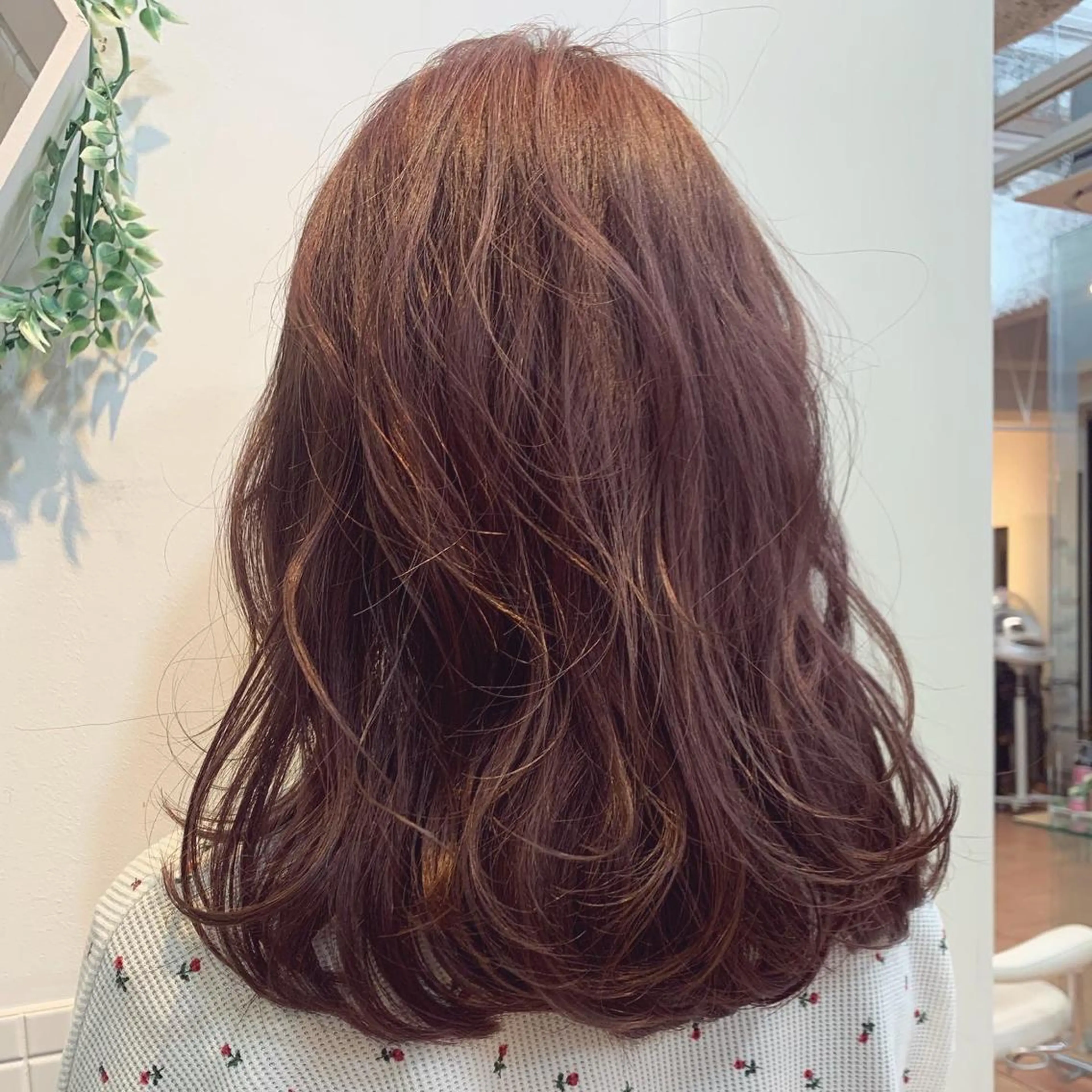 セミロング カラー ブリーチ ブラウンカラー ブリーチなしカラー ピンクカラー ピンクブラウン ヘアカラー ayaka 大宮のヘアスタイル