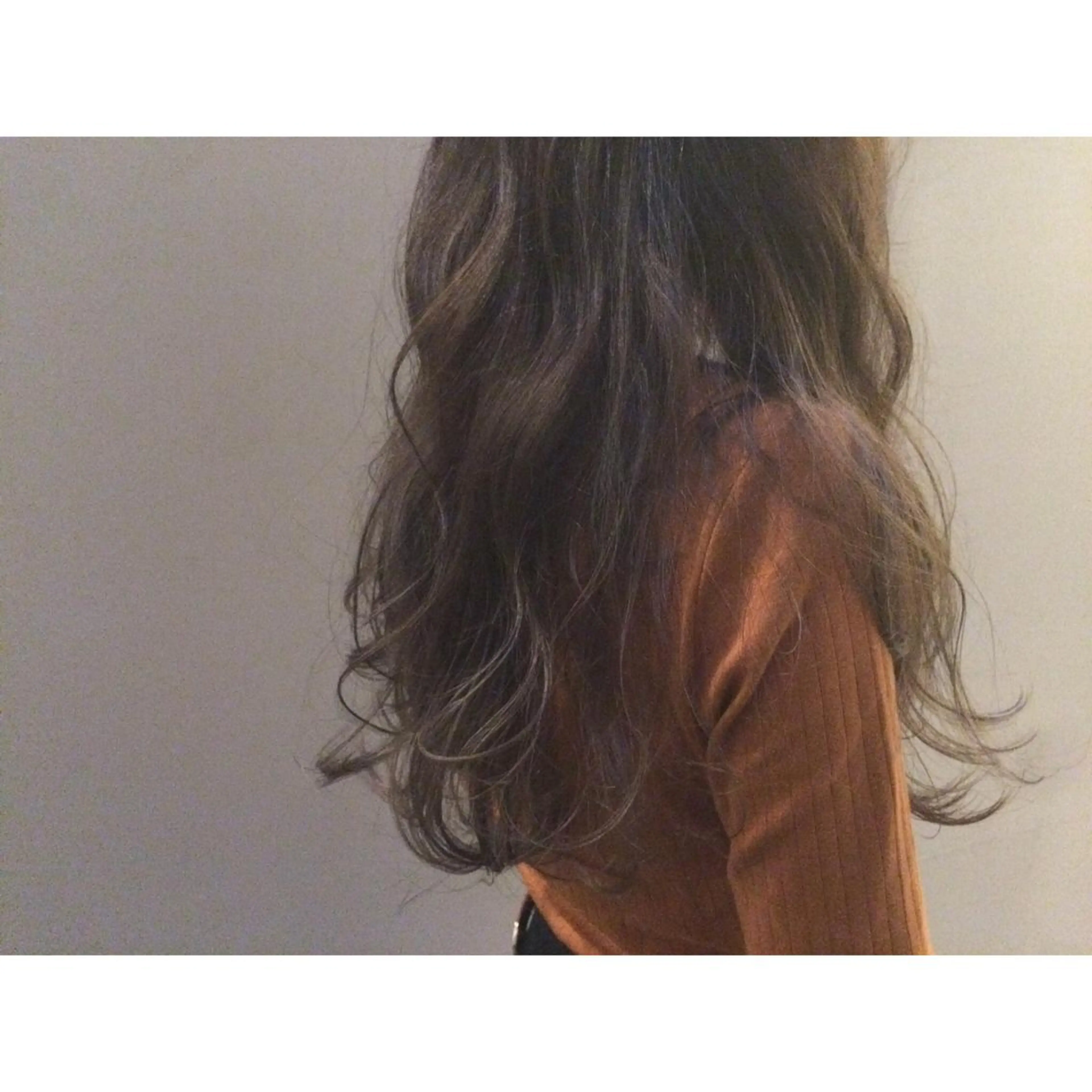 ミディアム セミロング ロング カラー ベージュカラー イルミナカラー オリーブベージュ 日々所属・谷 大地のヘアスタイル