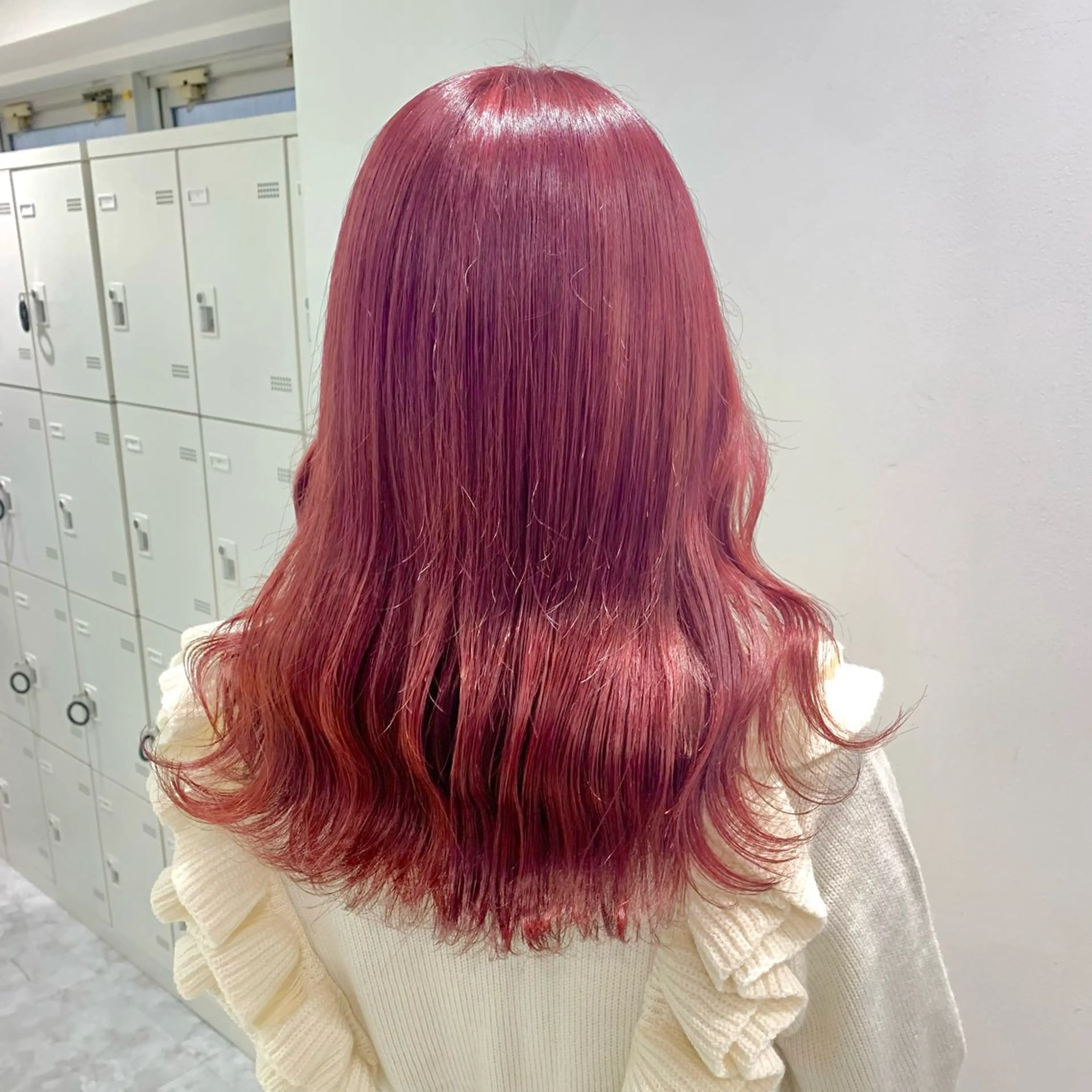 セミロング カラー ヘアアレンジ ピンクカラー レッドカラー ヘアカラー パーマ トリートメント ヘッドスパ ヘアセット 顔まわりカット の達人のヘアスタイル
