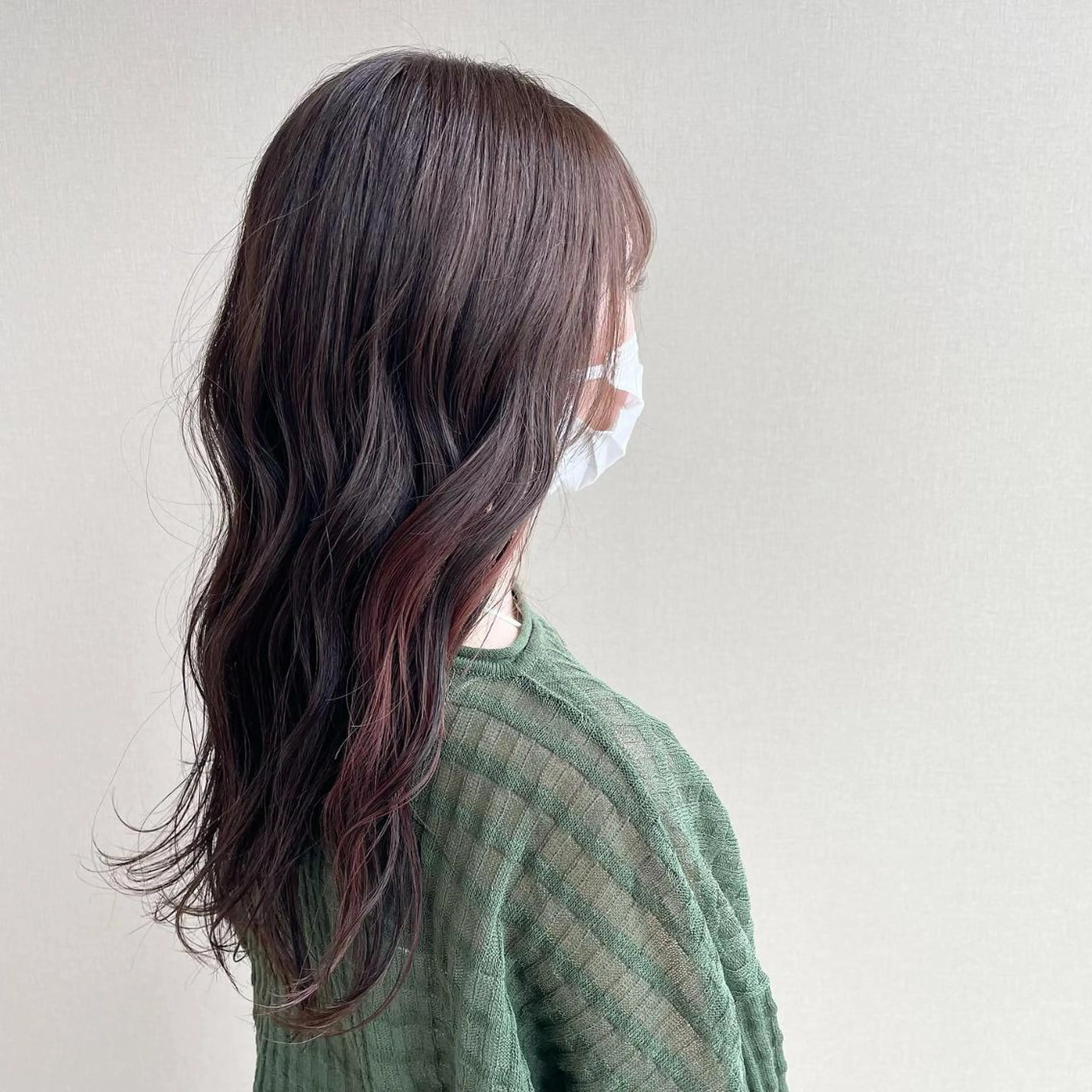 ミディアム カラー ブリーチ インナーカラー ピンクカラー 切りっぱなしボブ/ 蒲生四丁目/伊藤瑠唯のヘアスタイル