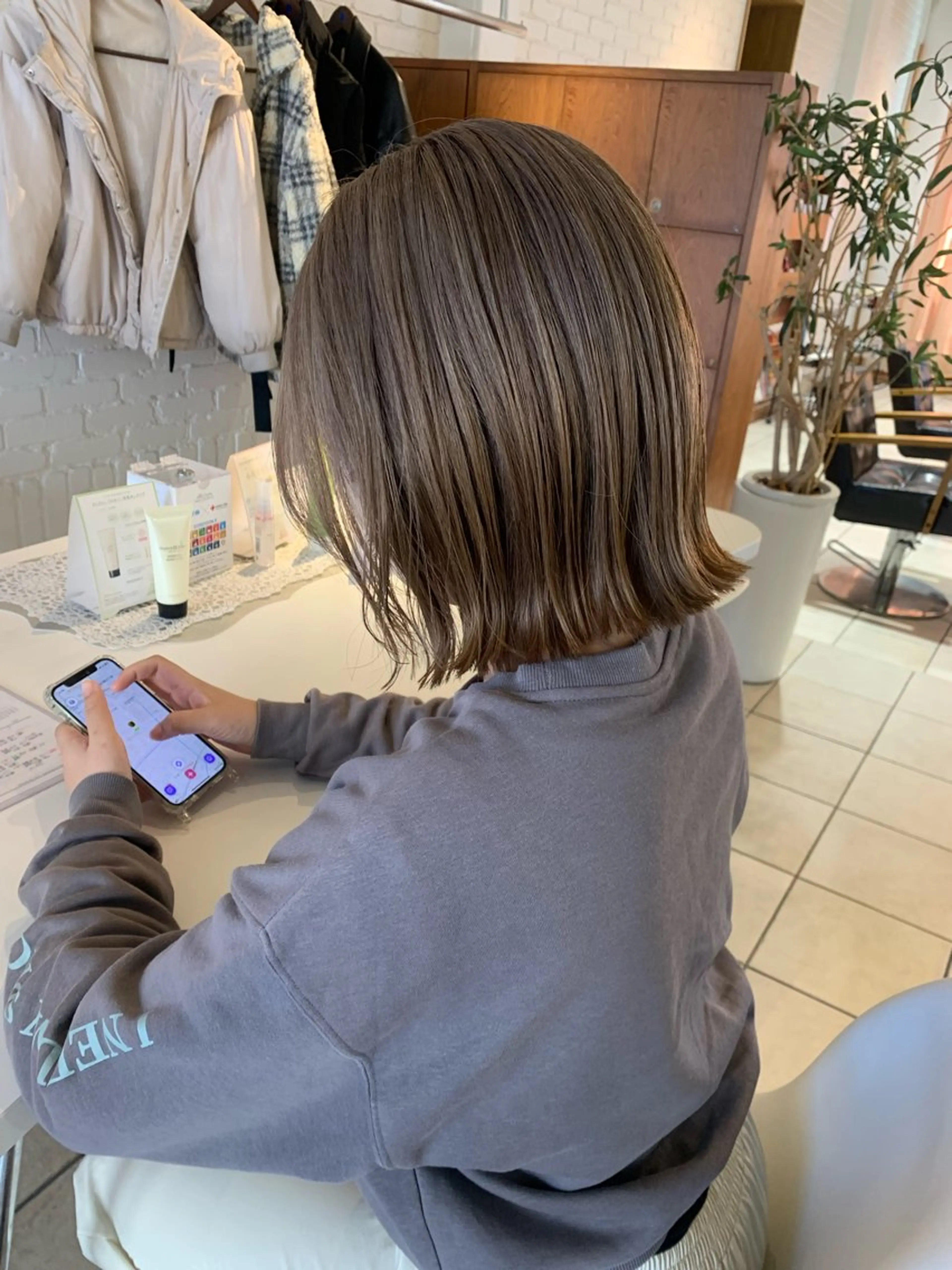 ショート カラー ベージュカラー ブリーチ 透明感カラー ヴァンカウンシル春日井所属・澤田 しおりのヘアスタイル