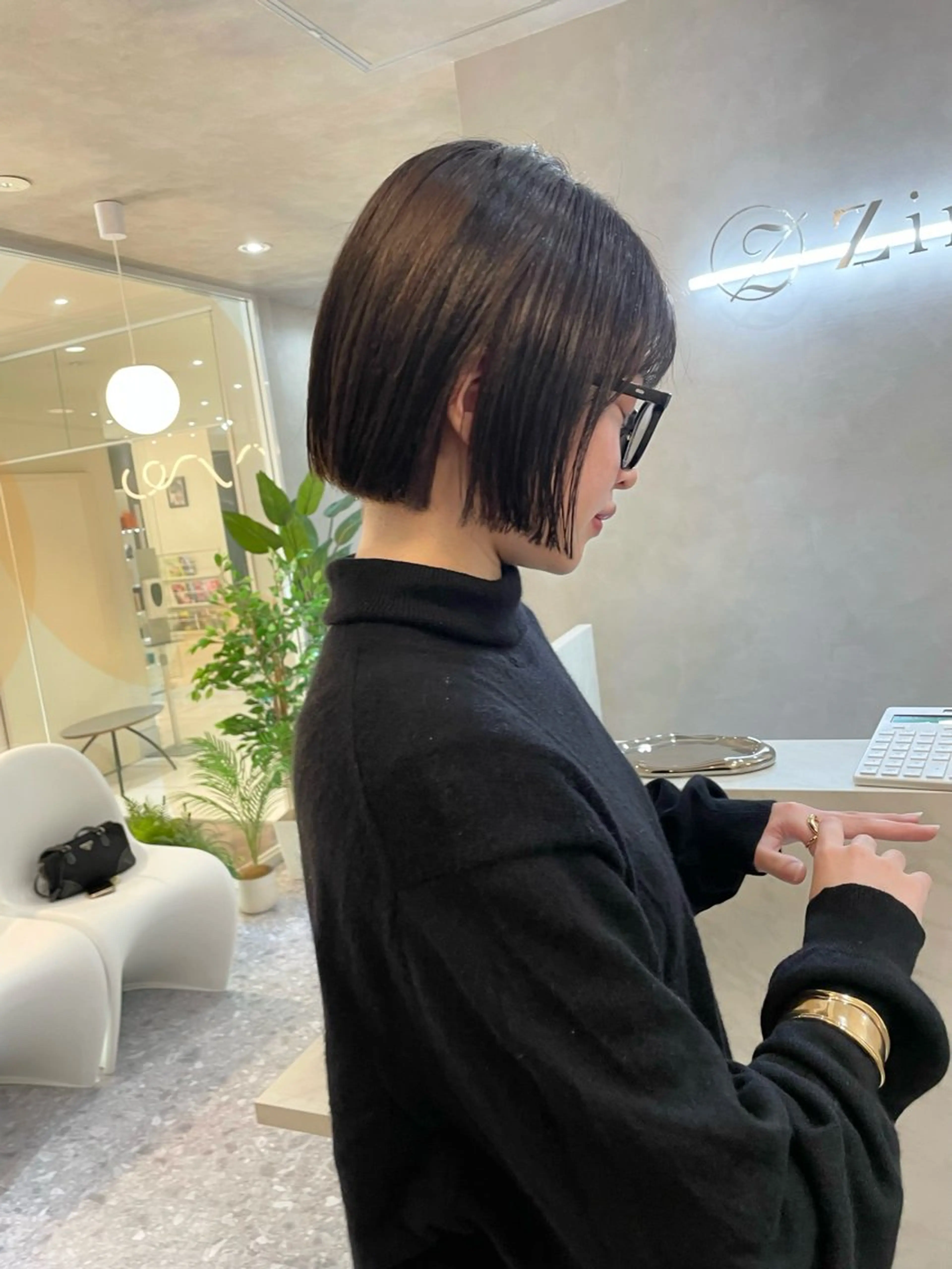 ショート カラー カット ヘアカラー トリートメント ボブ/透明感カラー/ 赤み消し/髪質改善のヘアスタイル