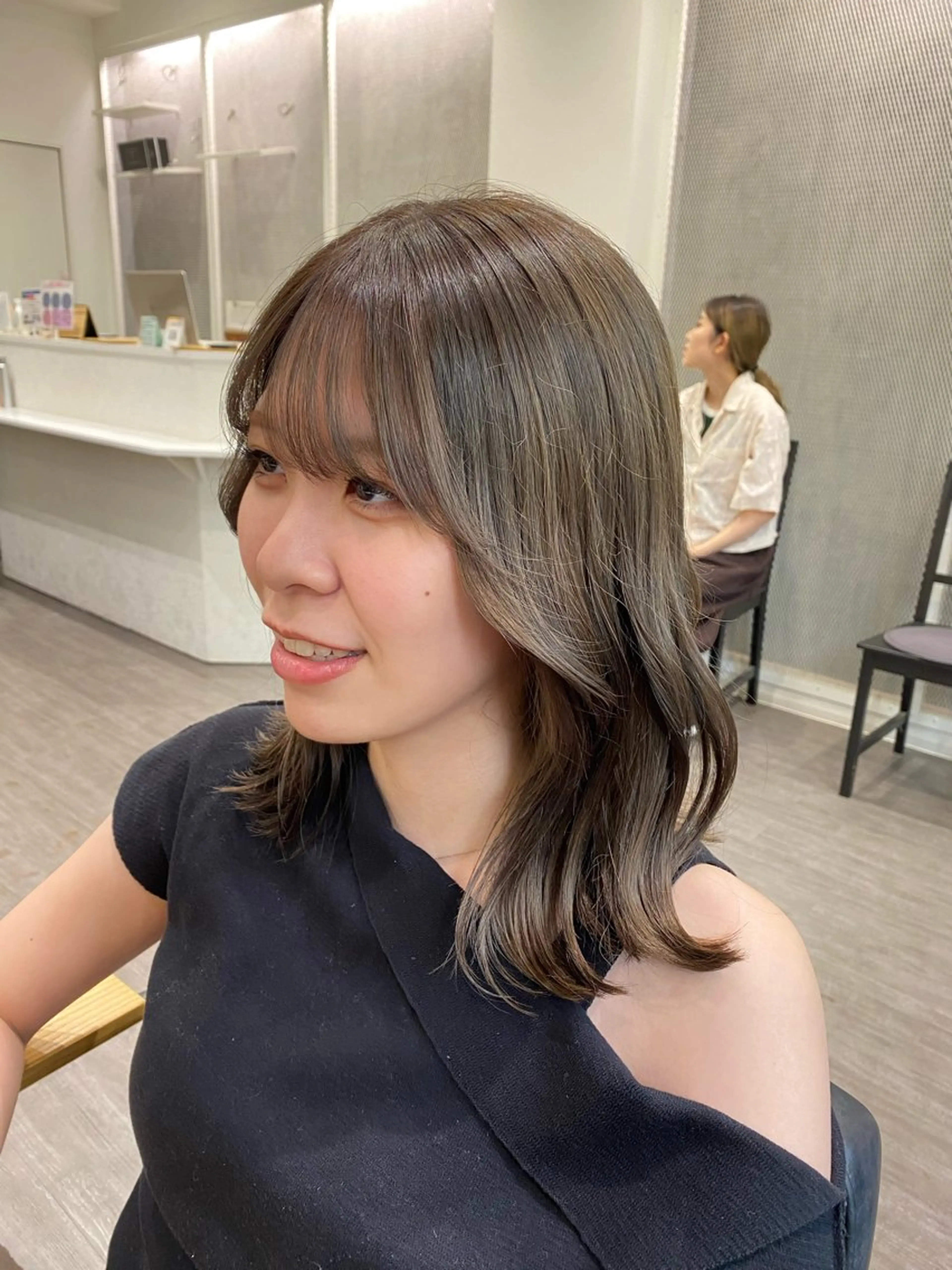 ミディアム カラー ヘアアレンジ ベージュカラー 透明感カラー オリーブベージュ ヘアカラー トリートメント cocotte 💟草間紫音💟のヘアスタイル