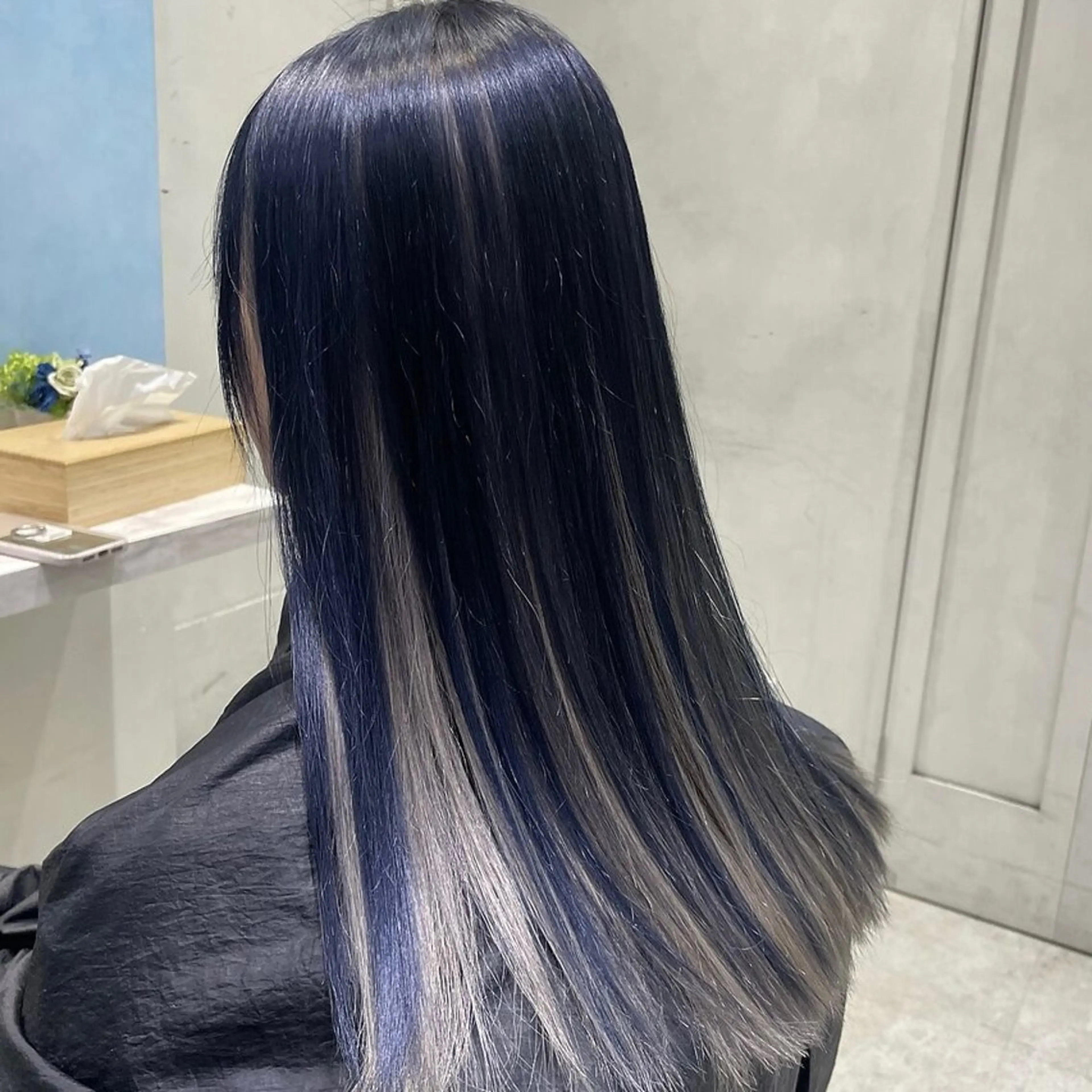 ロング カラー ブリーチ ハイトーンカラー インナーカラー シルバー ロング 💖ブリーチ/暖色 𝐘𝐮𝐢💖のヘアスタイル