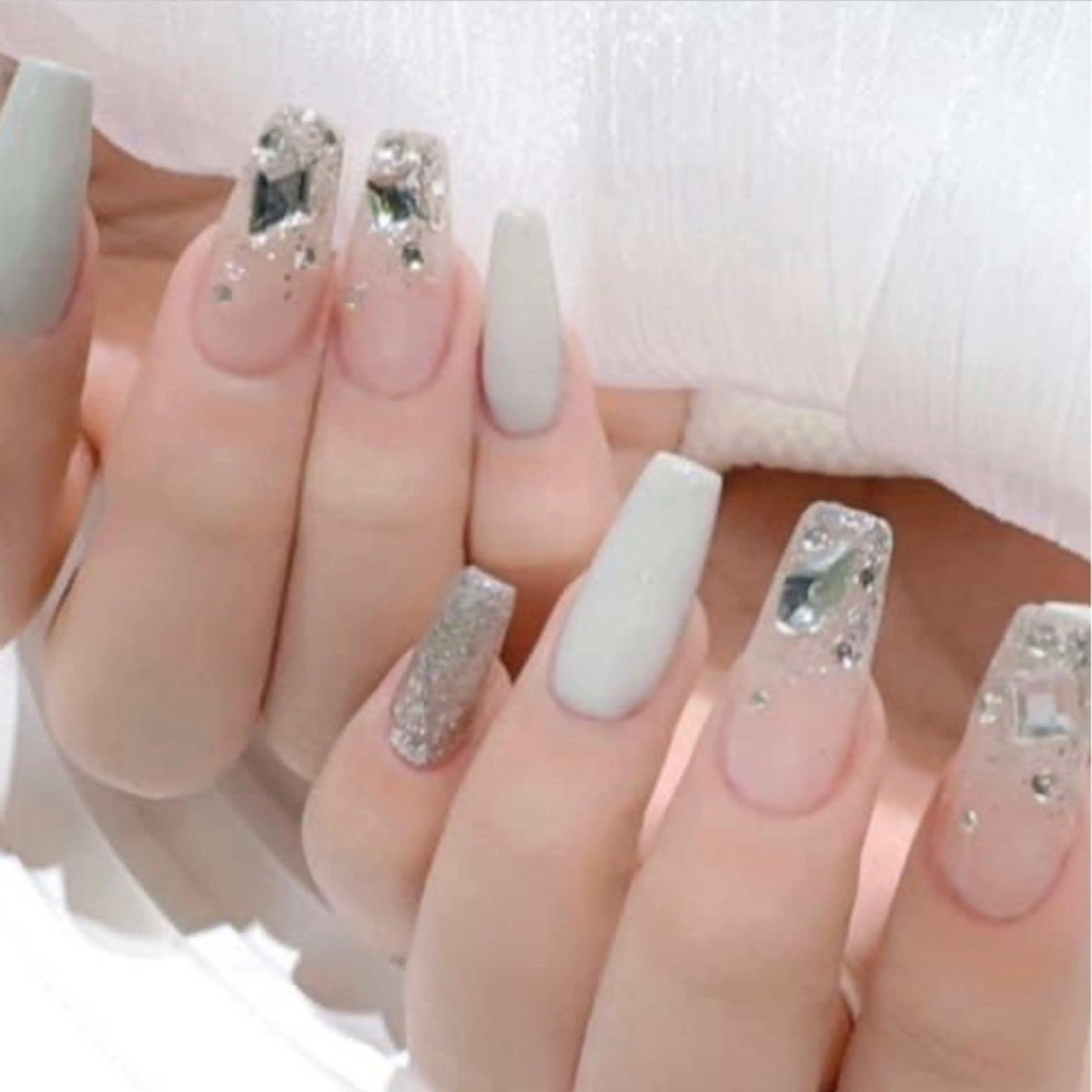 ネイル HIN NAILのネイルデザイン