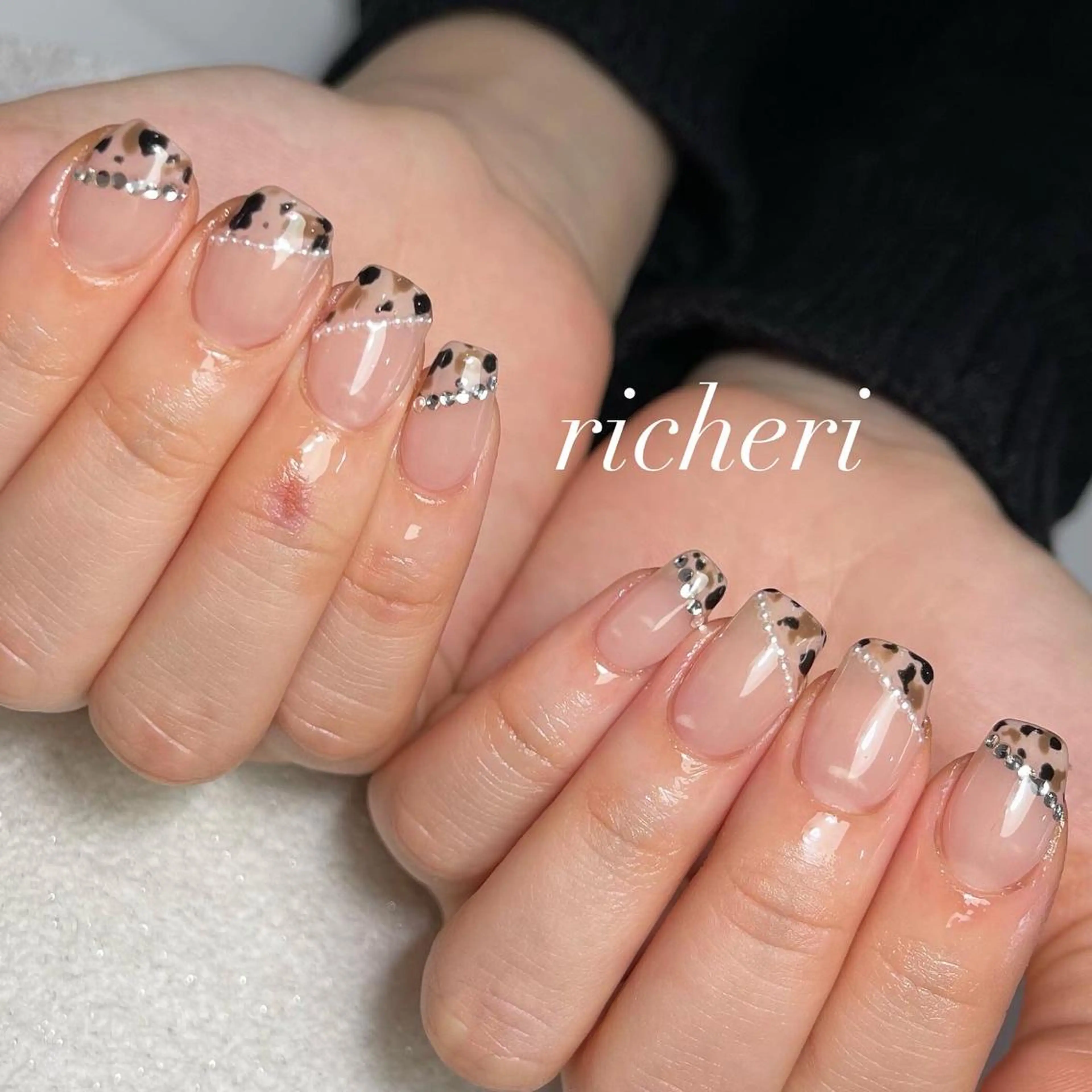 ミディアム ネイル 韓国風ヘア アートネイル フレンチネイル ジェルネイル グラデーション ハンドネイル richeri beautyのエステ・リラクイメージ