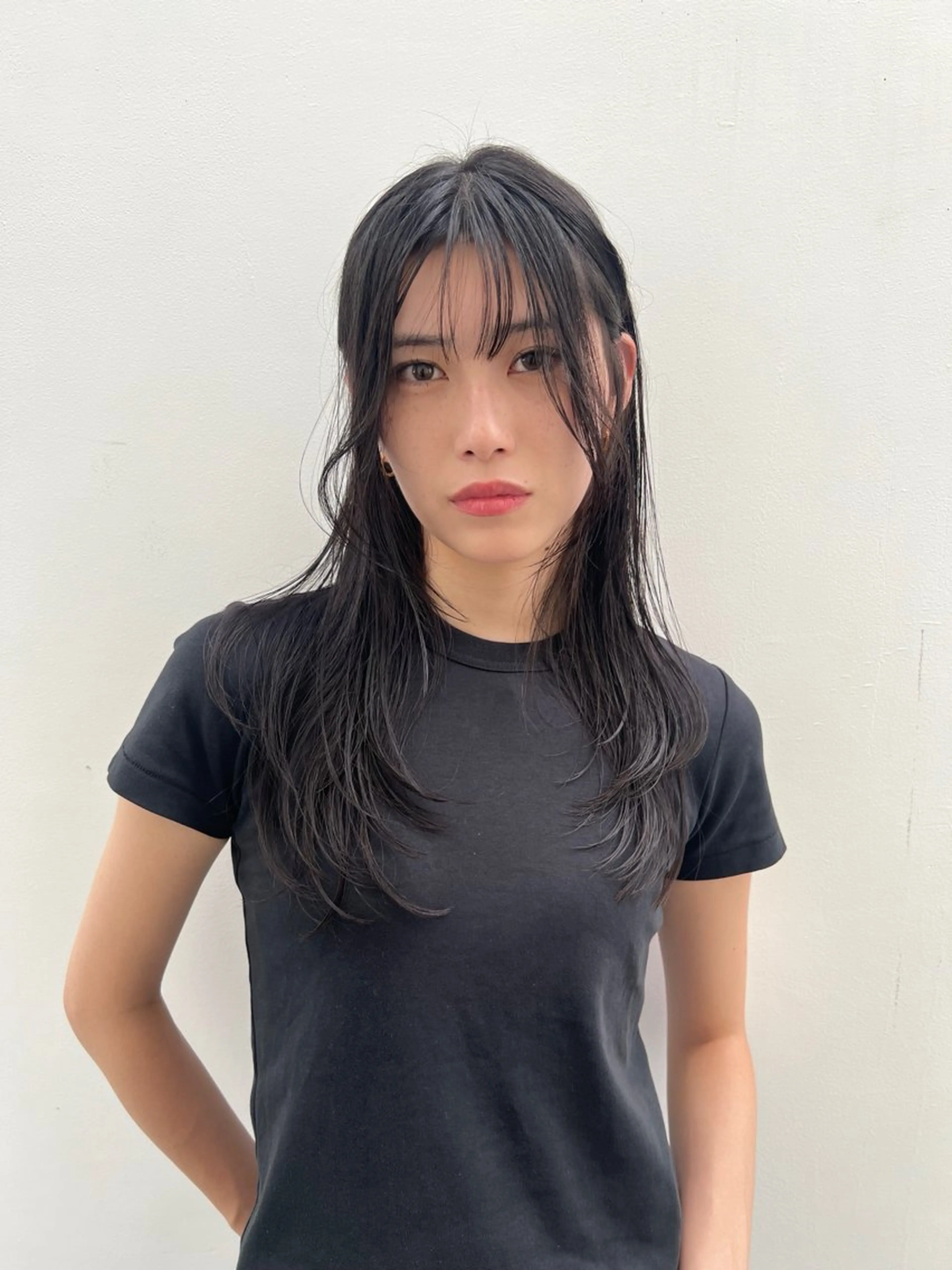 ロング レイヤーカット 小顔カット カット ヘアカラー トリートメント TOMOYAレイヤー ブリーチ縮毛矯正のヘアスタイル