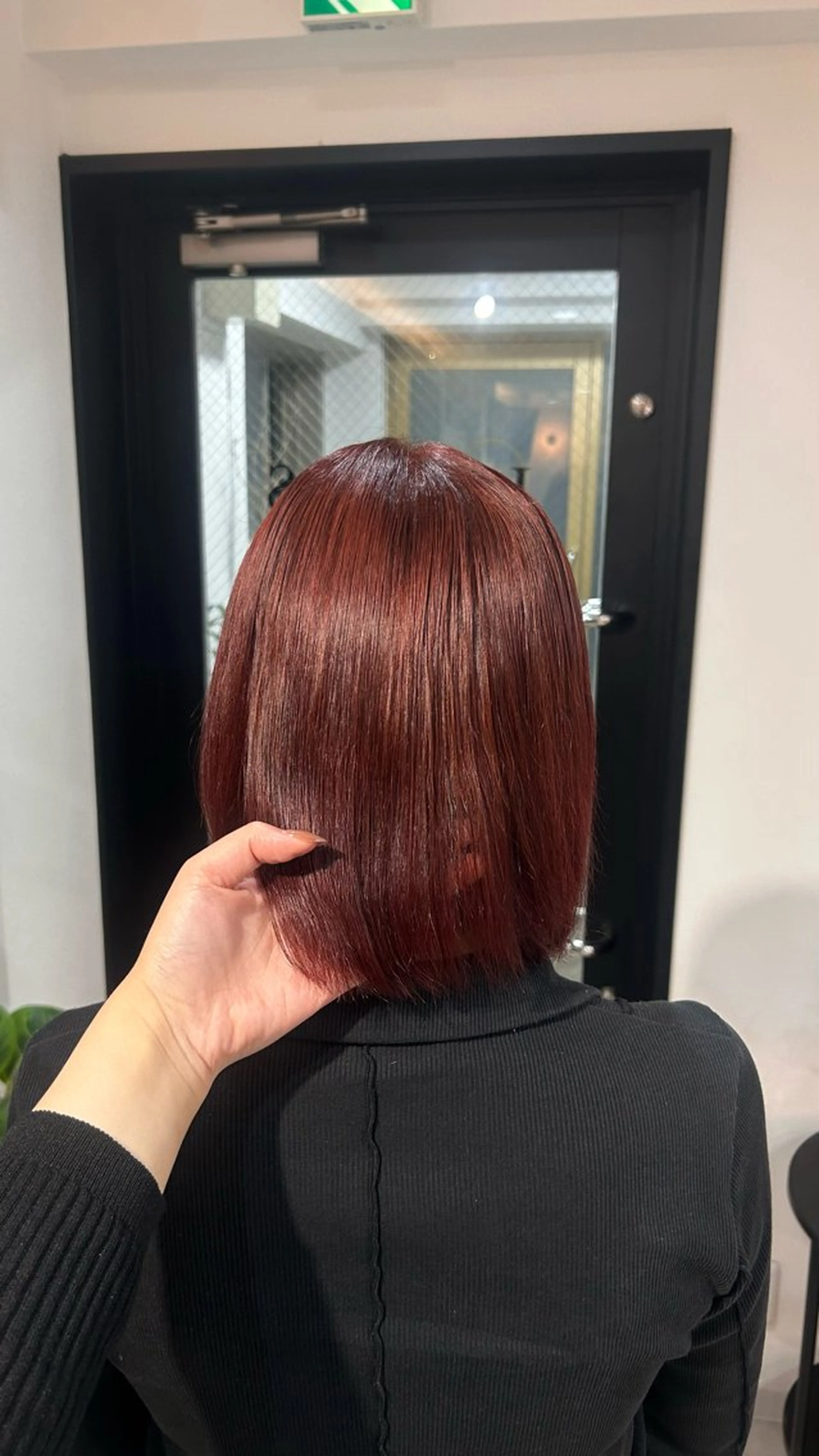 ショート カラー ブリーチ ボルドーカラー 学生 ヘアカラー 小川 友花のヘアスタイル