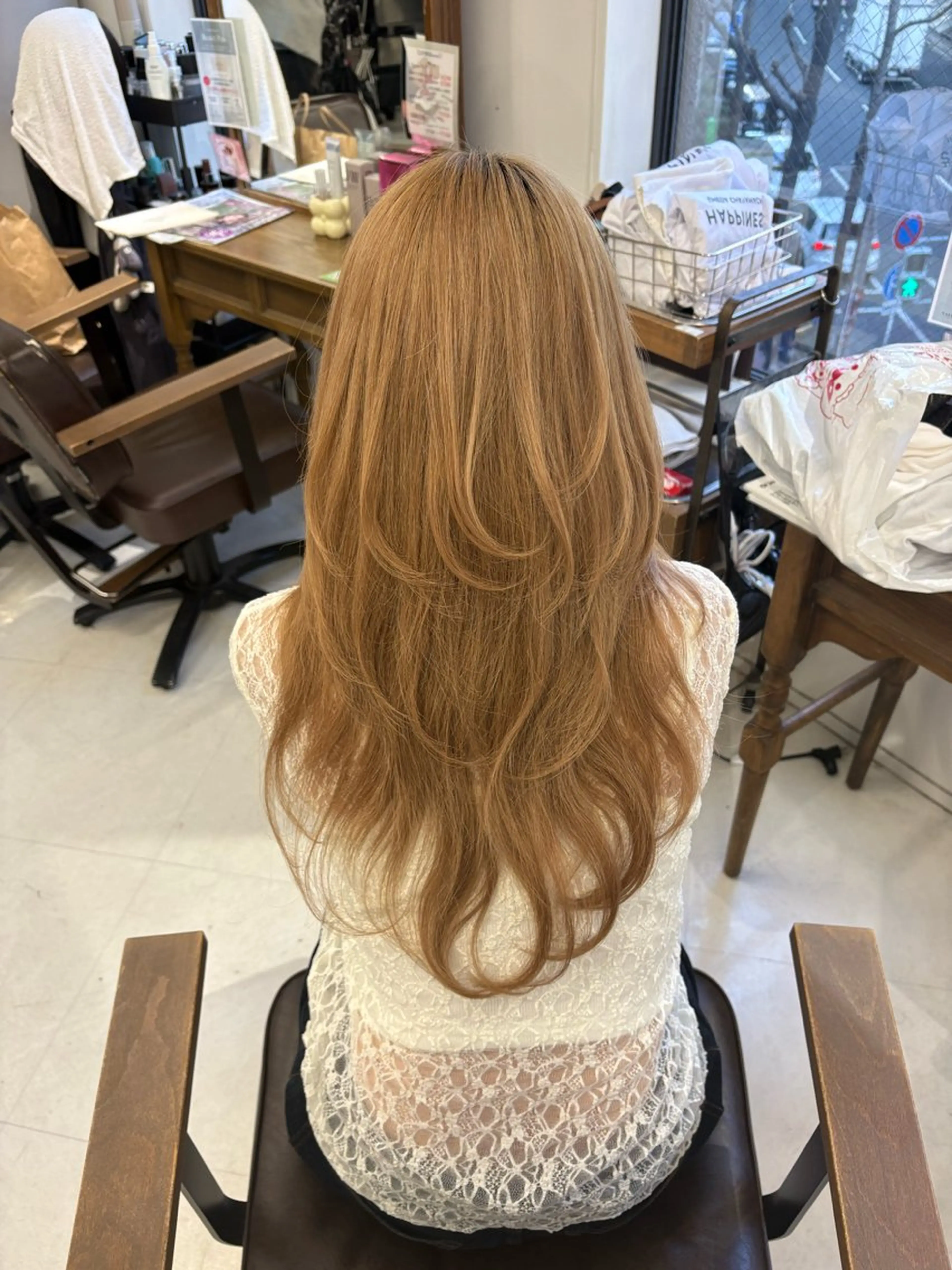 ロング 岸田 麻友香のヘアスタイル