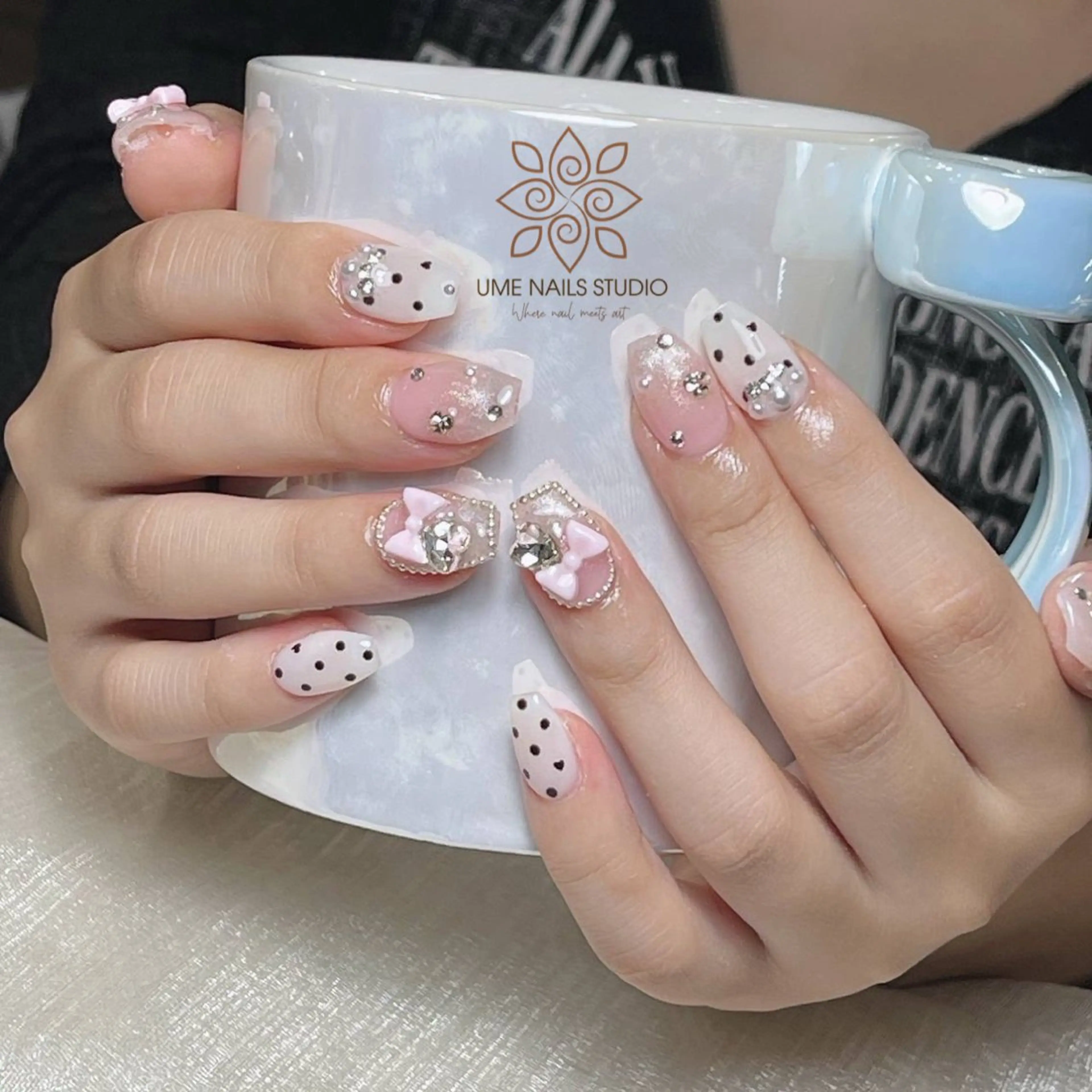 ネイル チークネイル クリアネイル ガーリー キラキラネイル 韓国ネイル ハンドネイル Ume Nail Studioのネイルデザイン