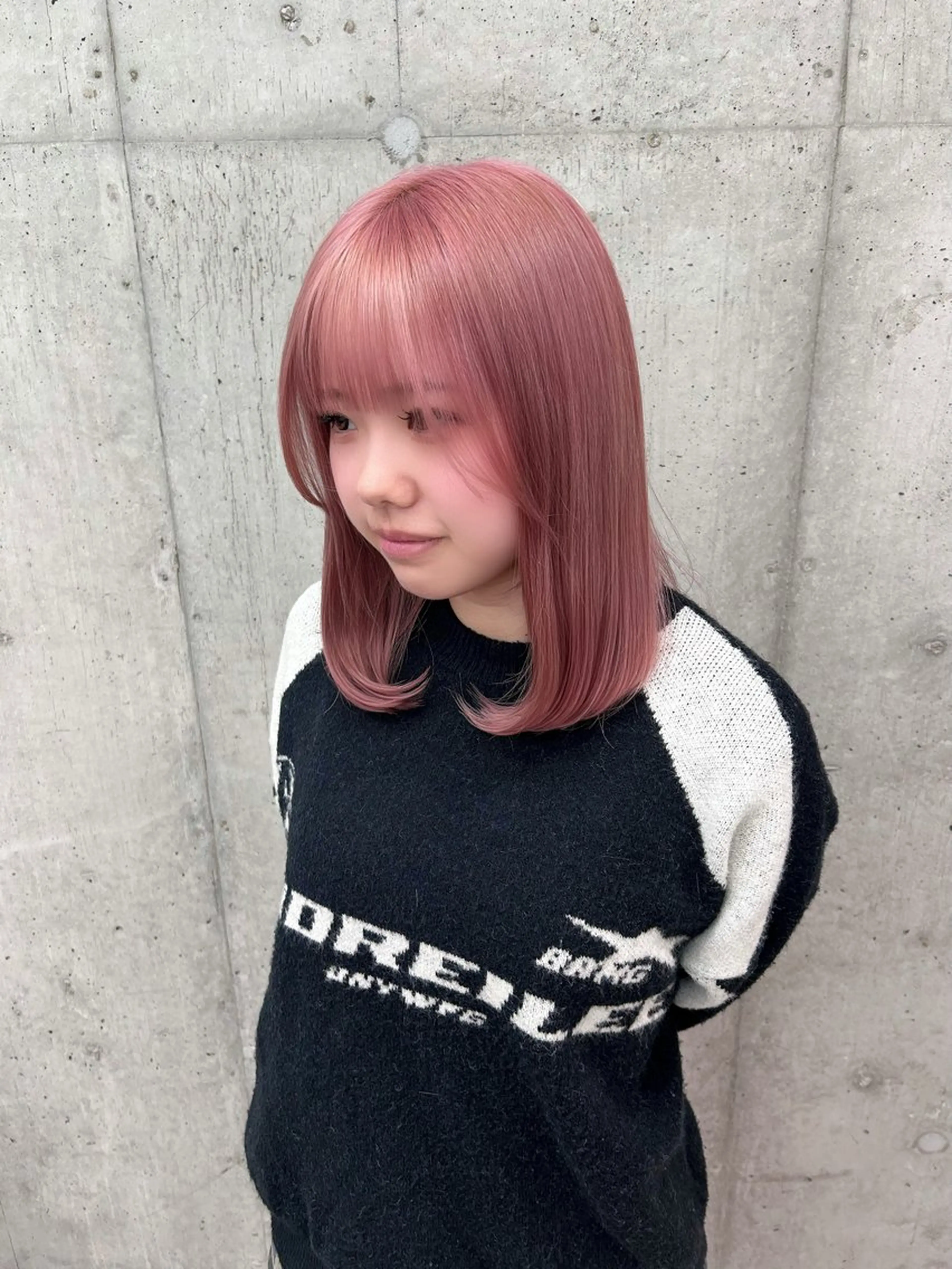 ミディアム 立川ブリーチ ピンク宮崎のヘアスタイル