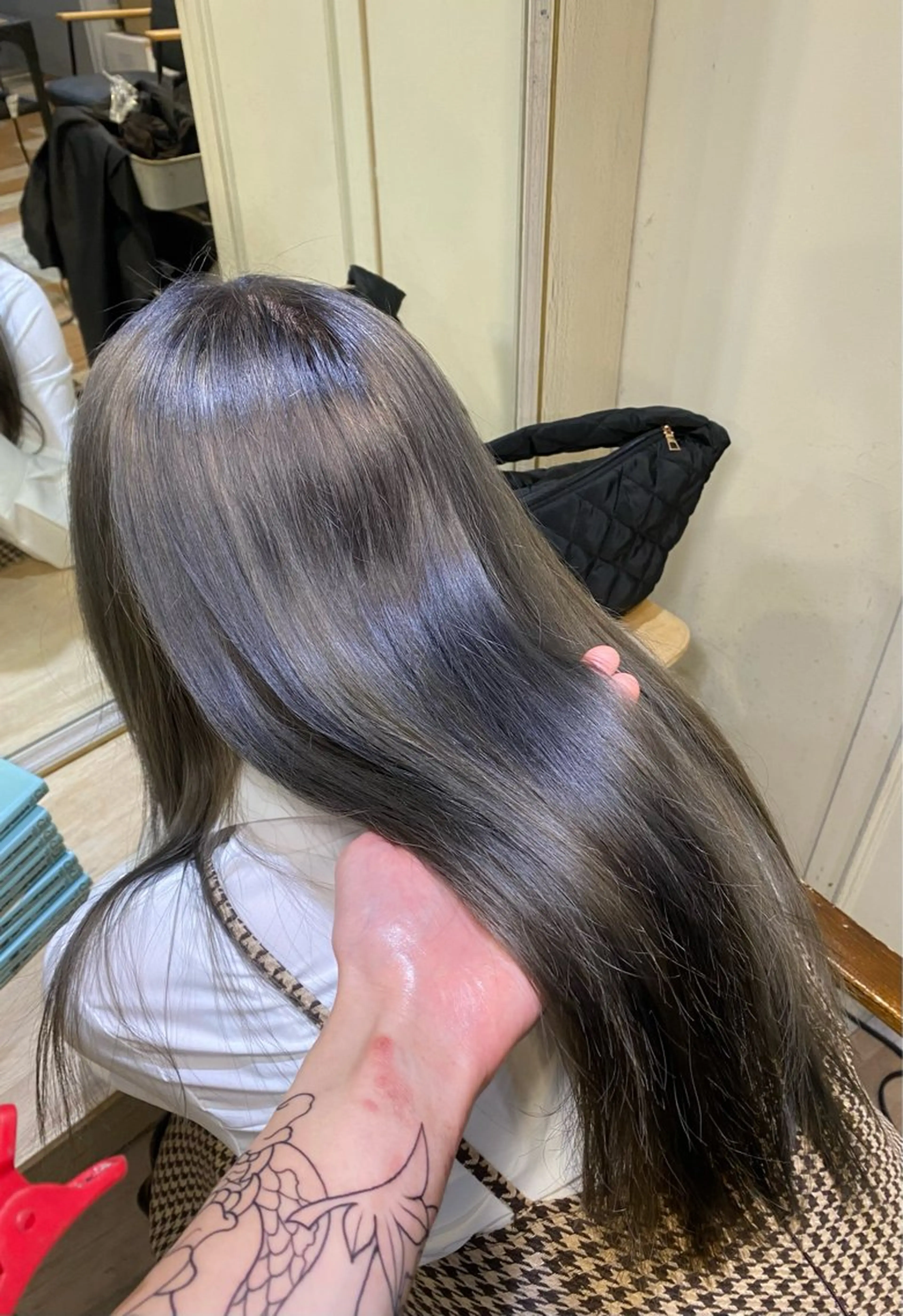 ミディアム カラー ブリーチ ケアブリーチ グレージュ オリーブカラー オリーブグレージュ ヘアカラー トリートメント メンズカット/パーマ 艶カラーTAIGA︎のヘアスタイル